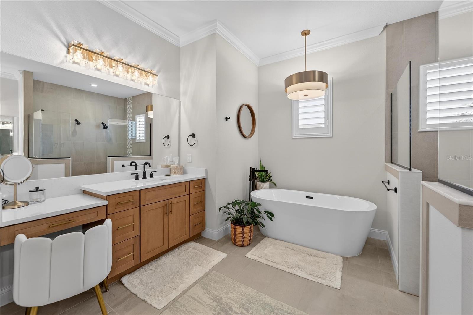 Listing photo id 46 for 5264 Riverlake Drive