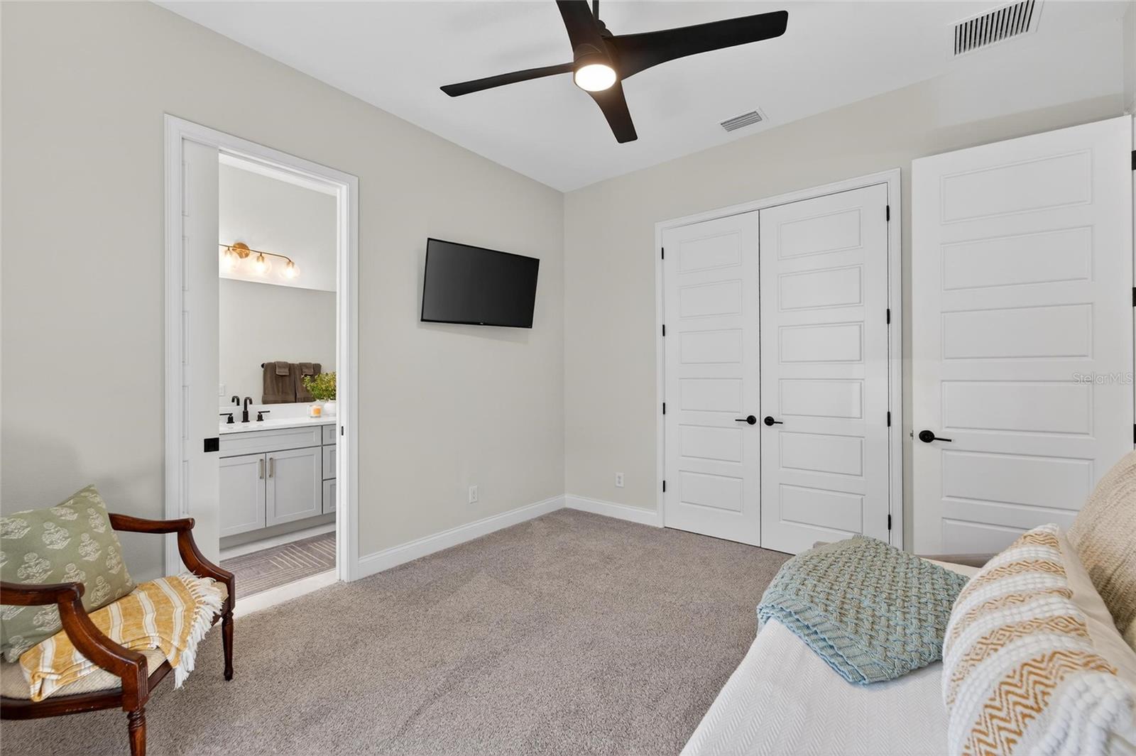 Listing photo id 51 for 5264 Riverlake Drive