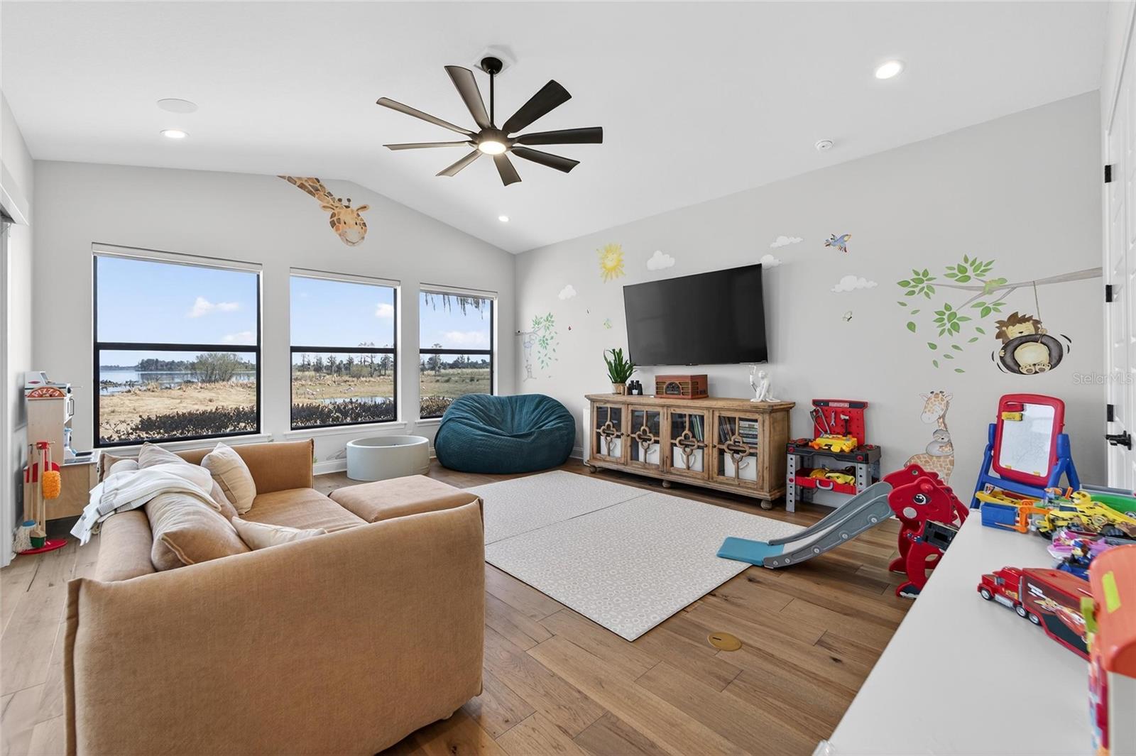 Listing photo id 58 for 5264 Riverlake Drive