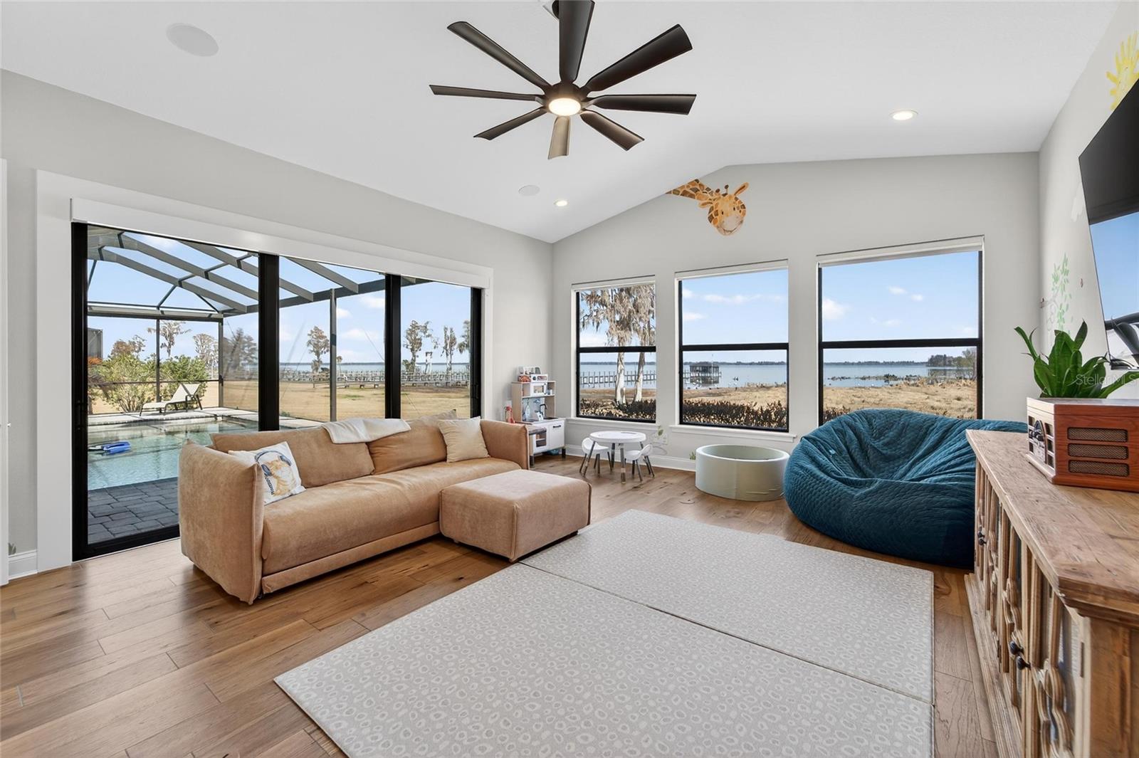 Listing photo id 59 for 5264 Riverlake Drive