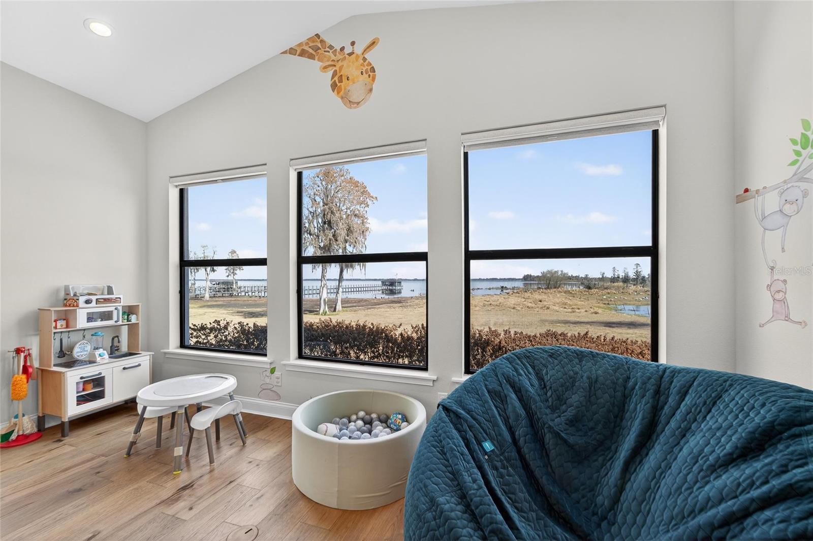 Listing photo id 60 for 5264 Riverlake Drive