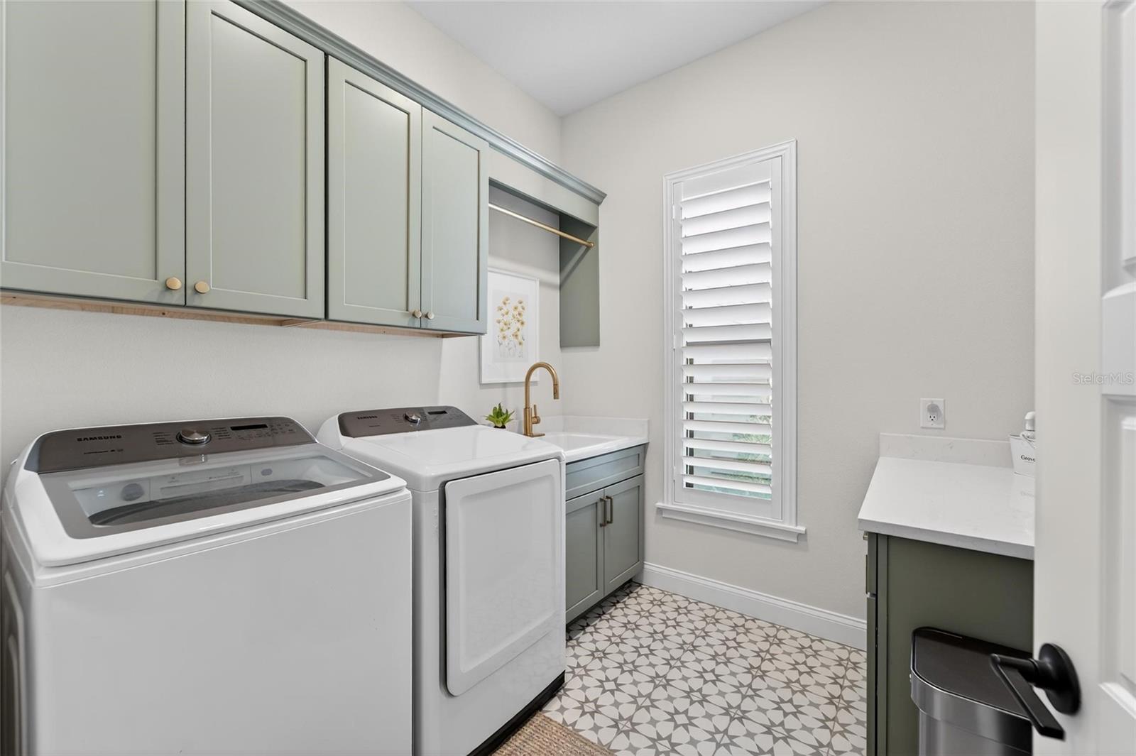 Listing photo id 66 for 5264 Riverlake Drive