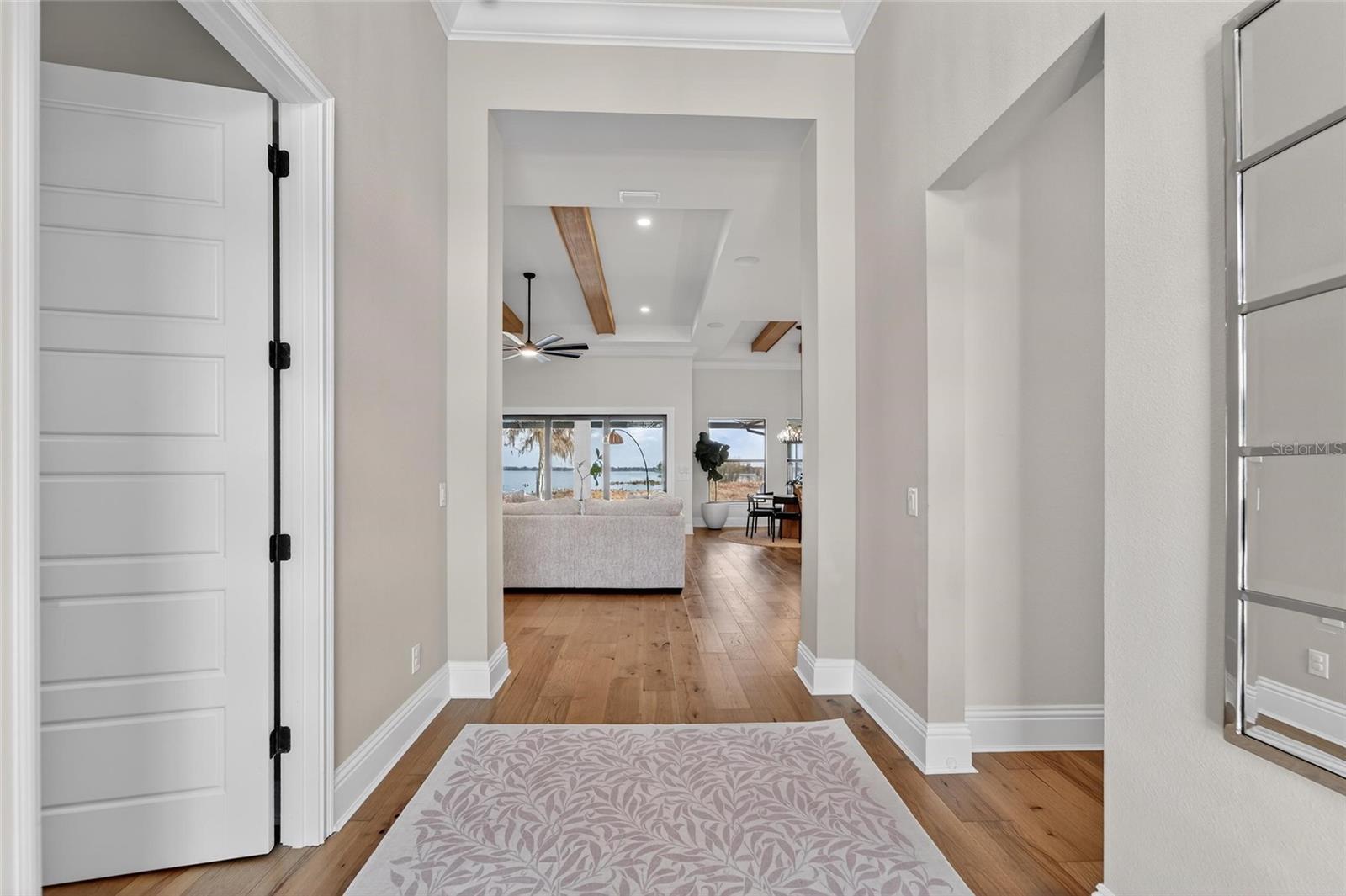 Listing photo id 5 for 5264 Riverlake Drive