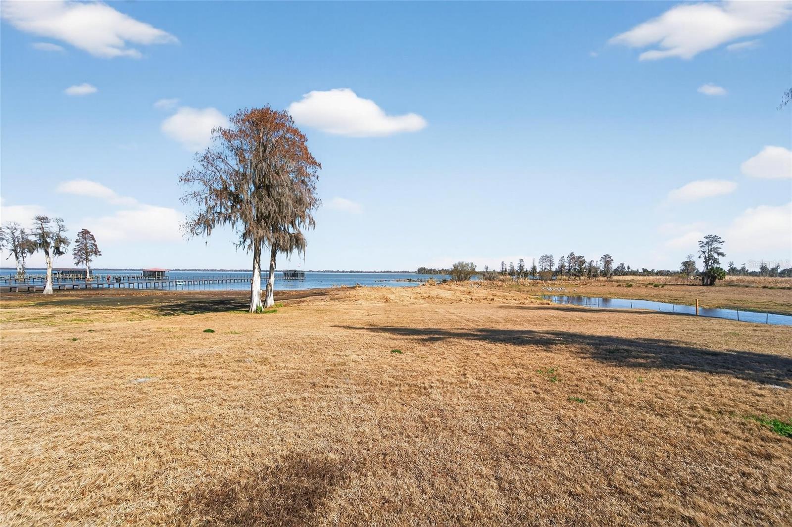 Listing photo id 77 for 5264 Riverlake Drive