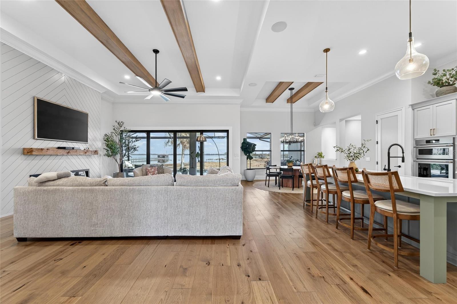 Listing photo id 6 for 5264 Riverlake Drive