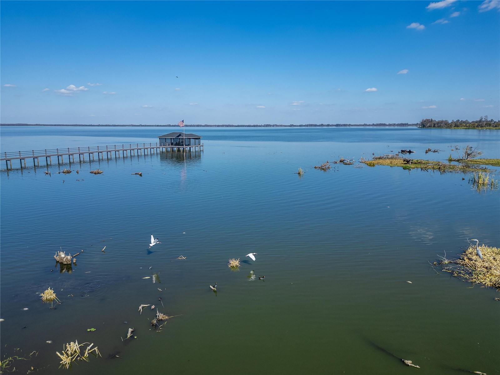 Listing photo id 80 for 5264 Riverlake Drive