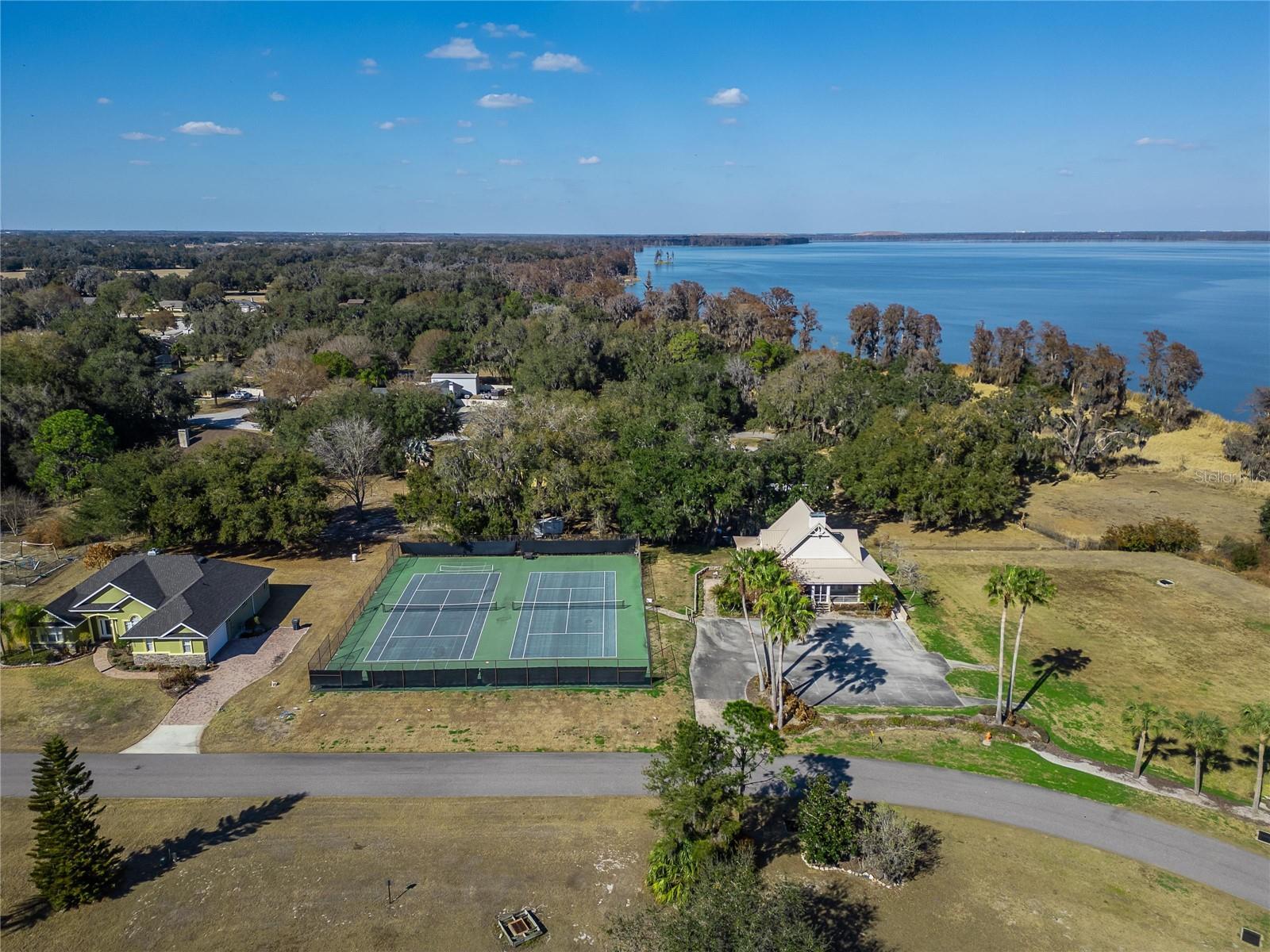 Listing photo id 85 for 5264 Riverlake Drive