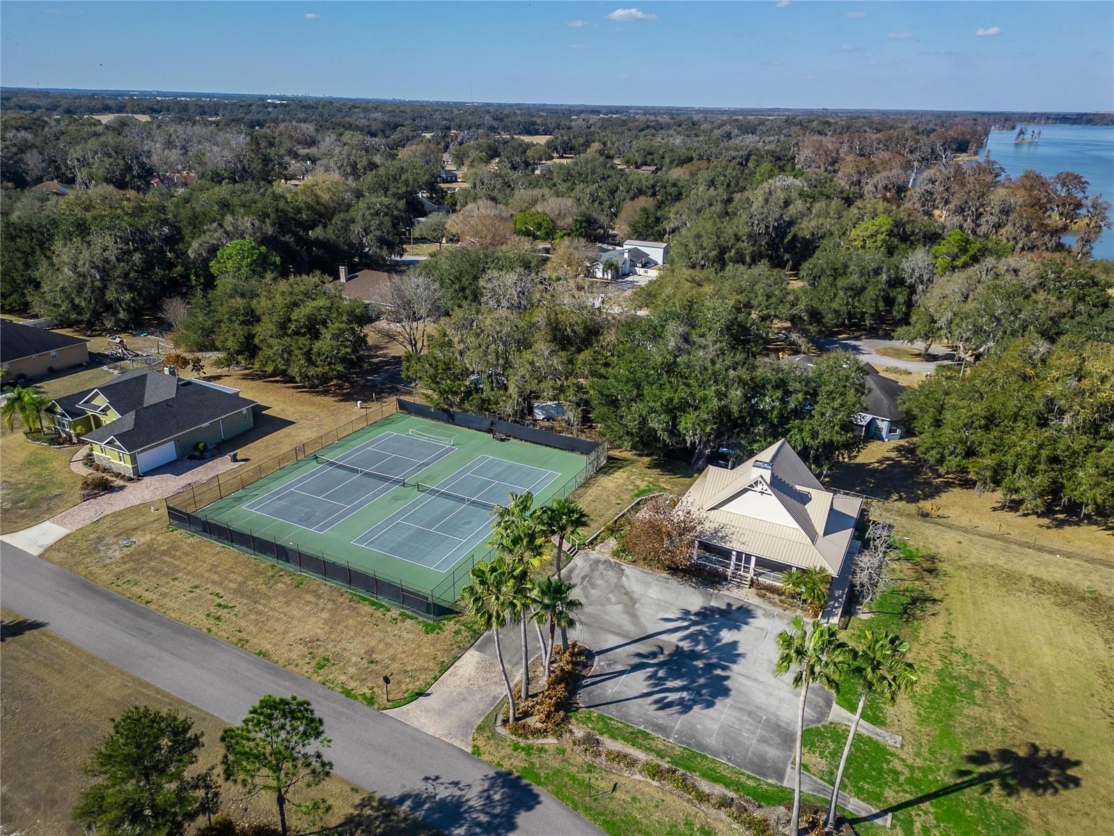 Listing photo id 86 for 5264 Riverlake Drive