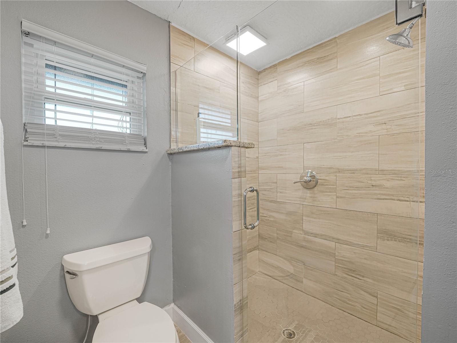 Image 21 of 41 For 2115 Jonathan