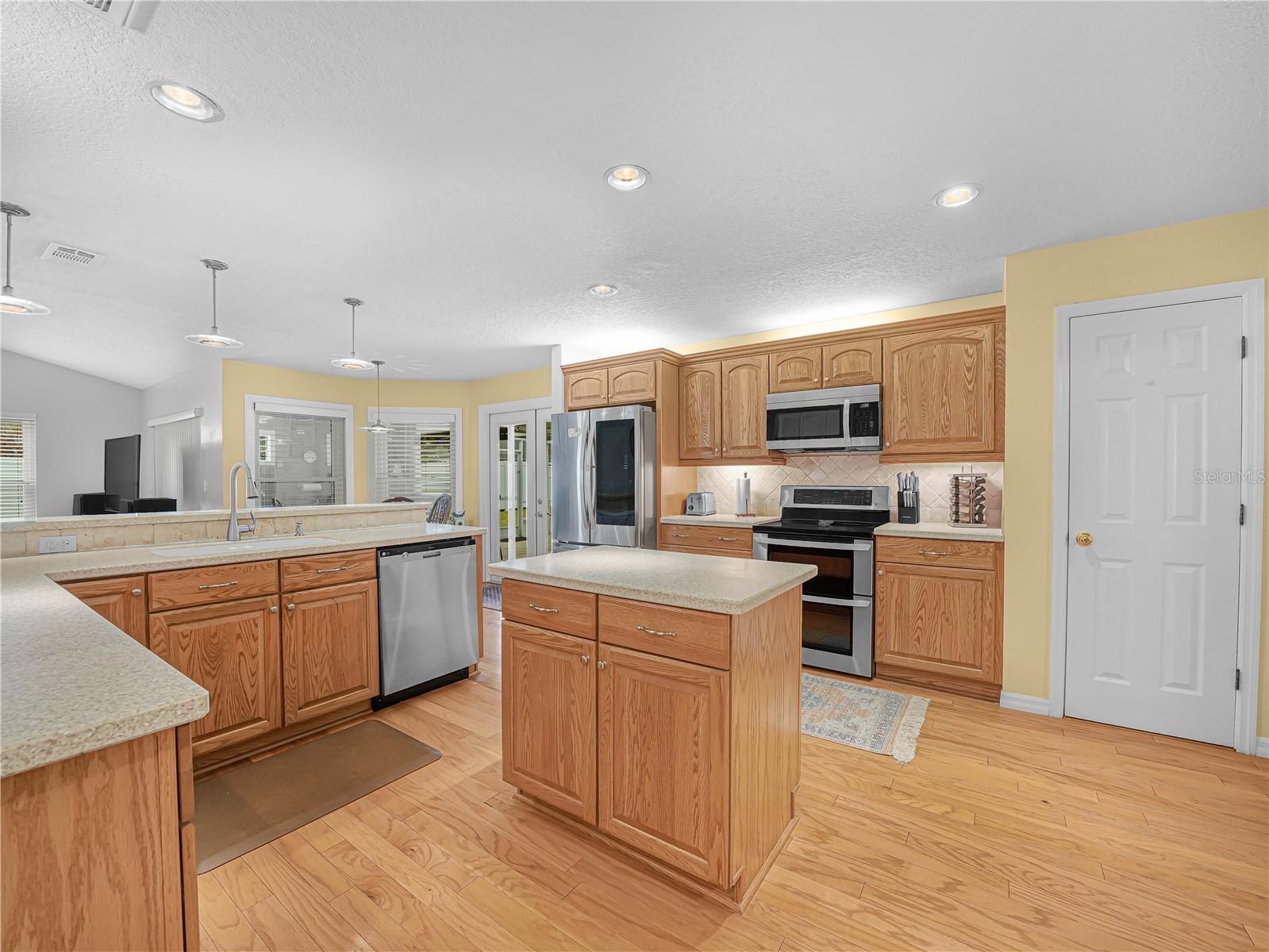 Image 9 of 41 For 2115 Jonathan