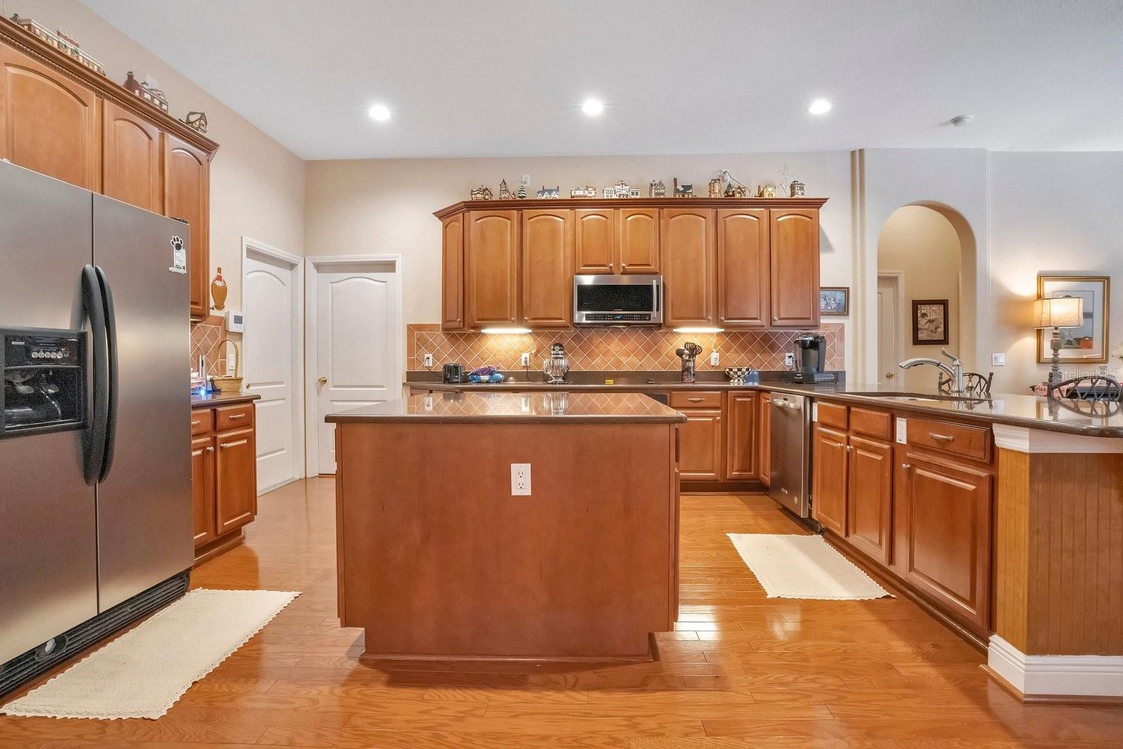 Image 14 of 63 For 444 Oak Landing Boulevard