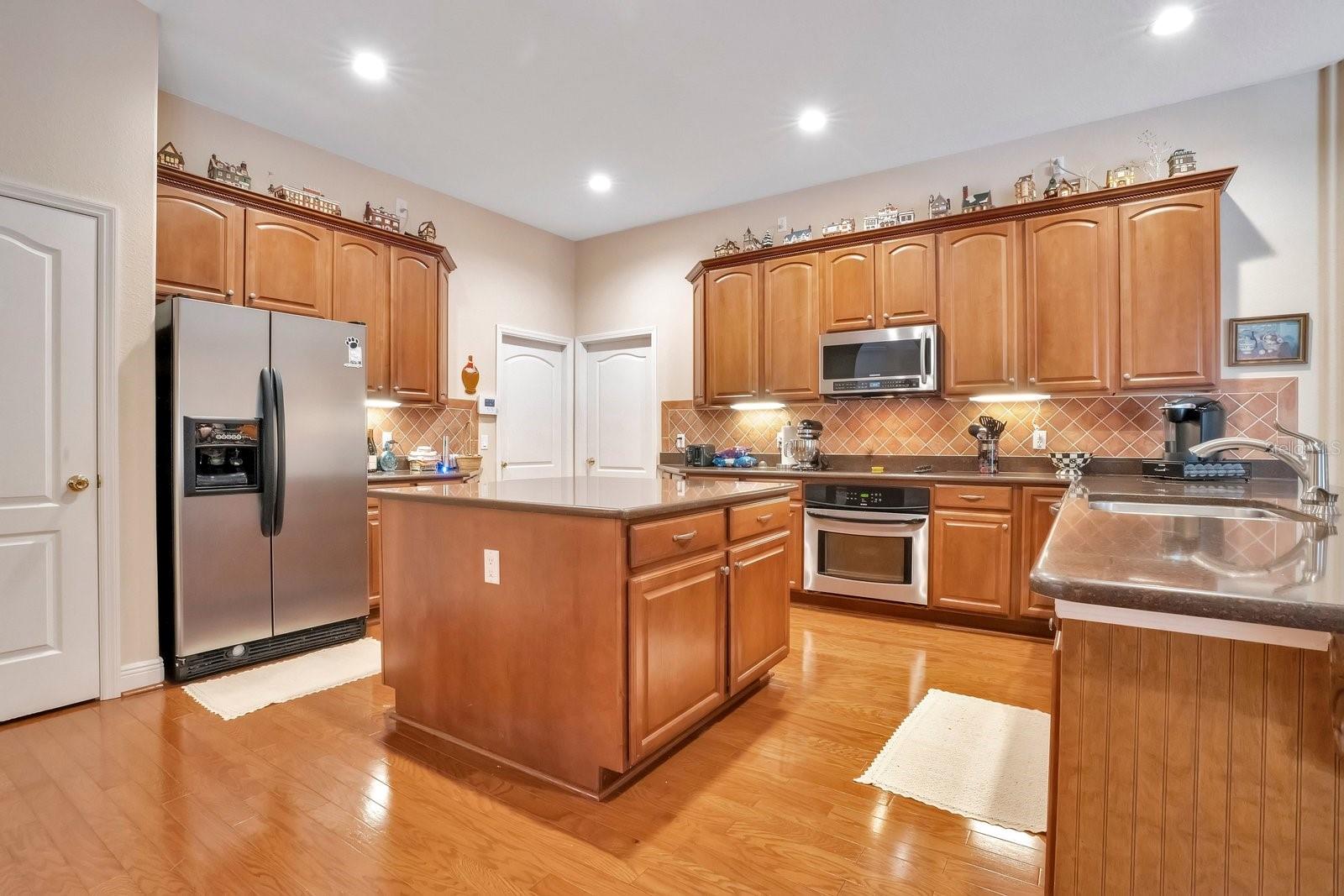 Image 15 of 63 For 444 Oak Landing Boulevard