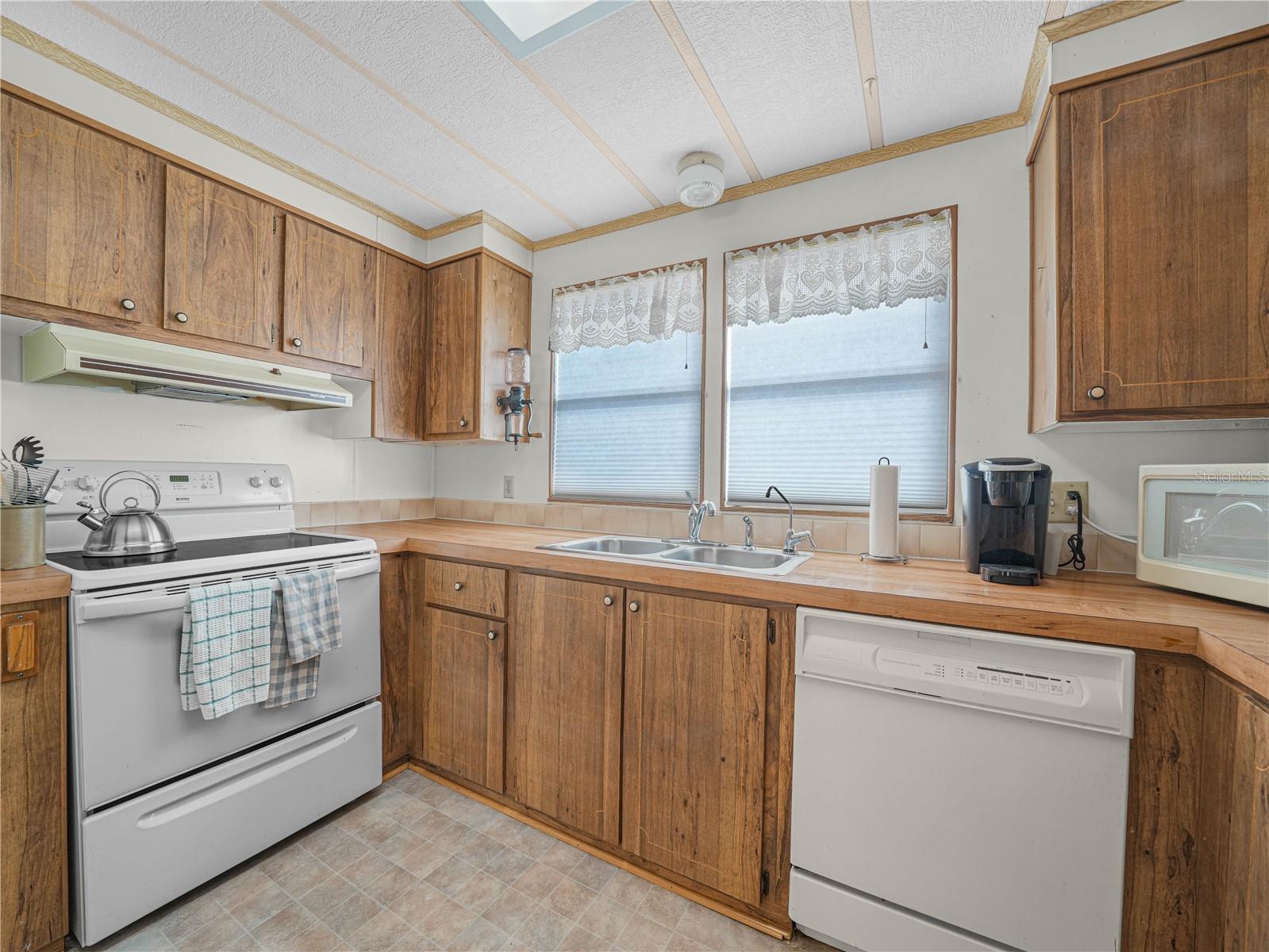 Image 9 of 24 For 1679 Foxway Drive