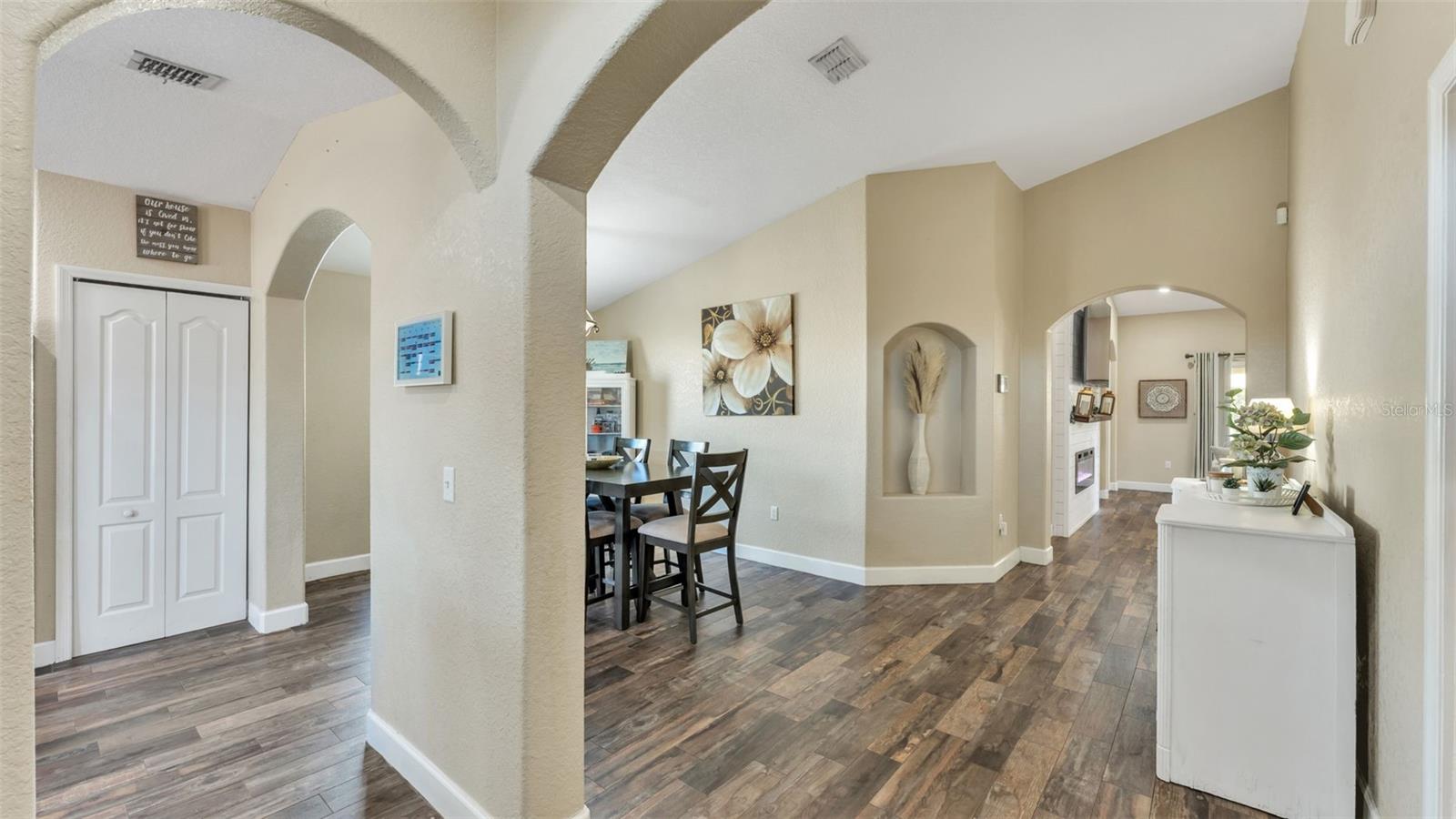 Image 10 of 57 For 6318 Presidential Lane