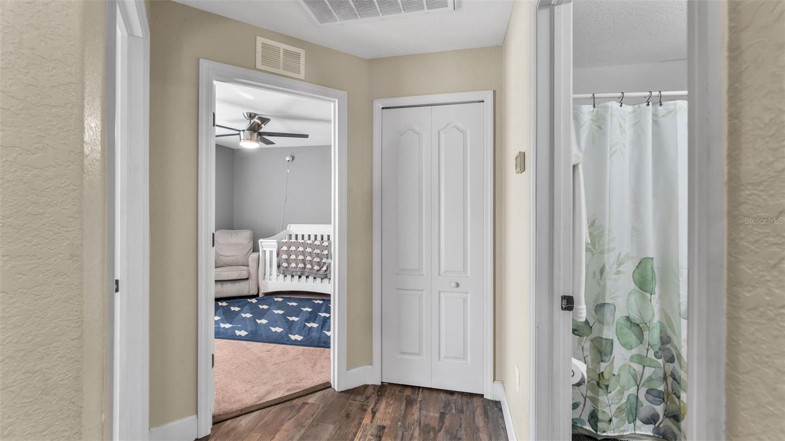 Image 24 of 57 For 6318 Presidential Lane