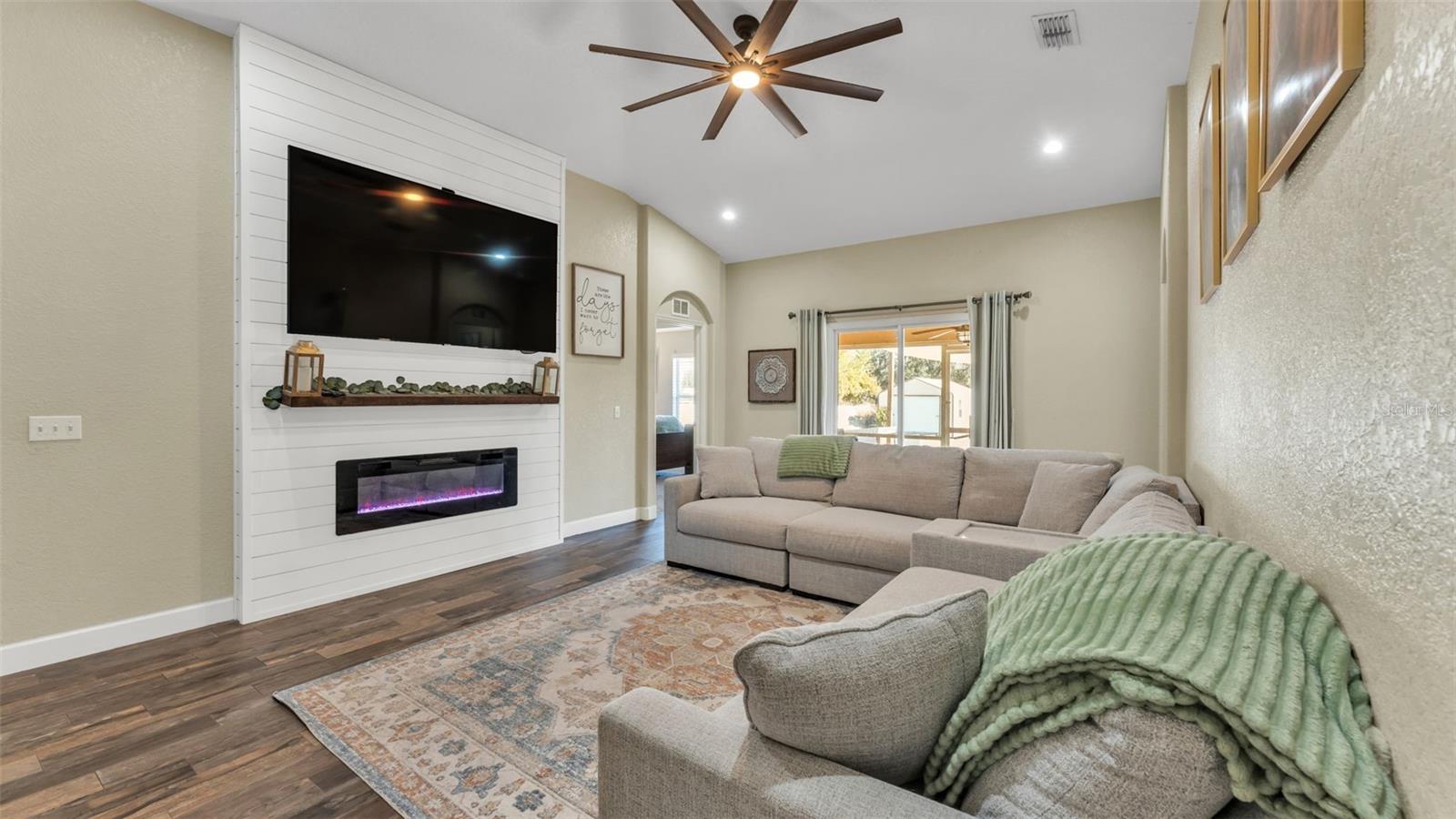 Image 4 of 57 For 6318 Presidential Lane