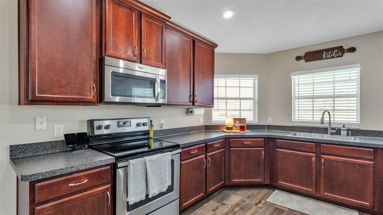 Image 7 of 57 For 6318 Presidential Lane