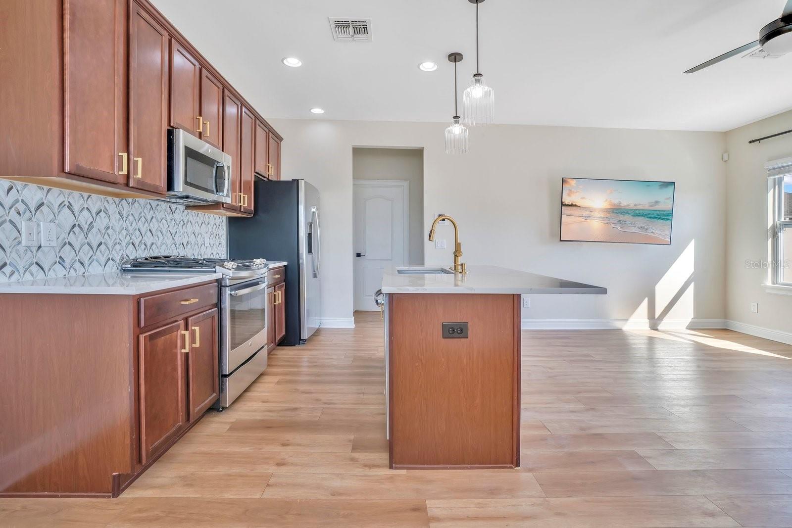 Image 61 of 83 For 13093 Lessing Avenue