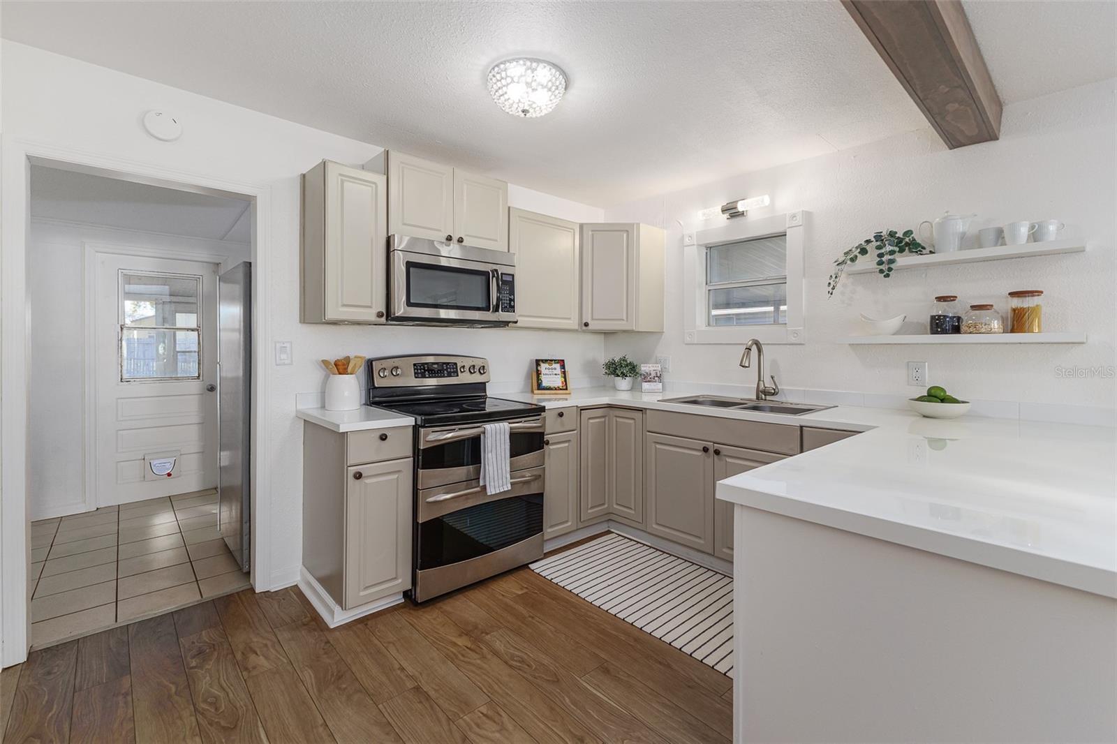 Image 17 of 46 For 516 Walnut Street