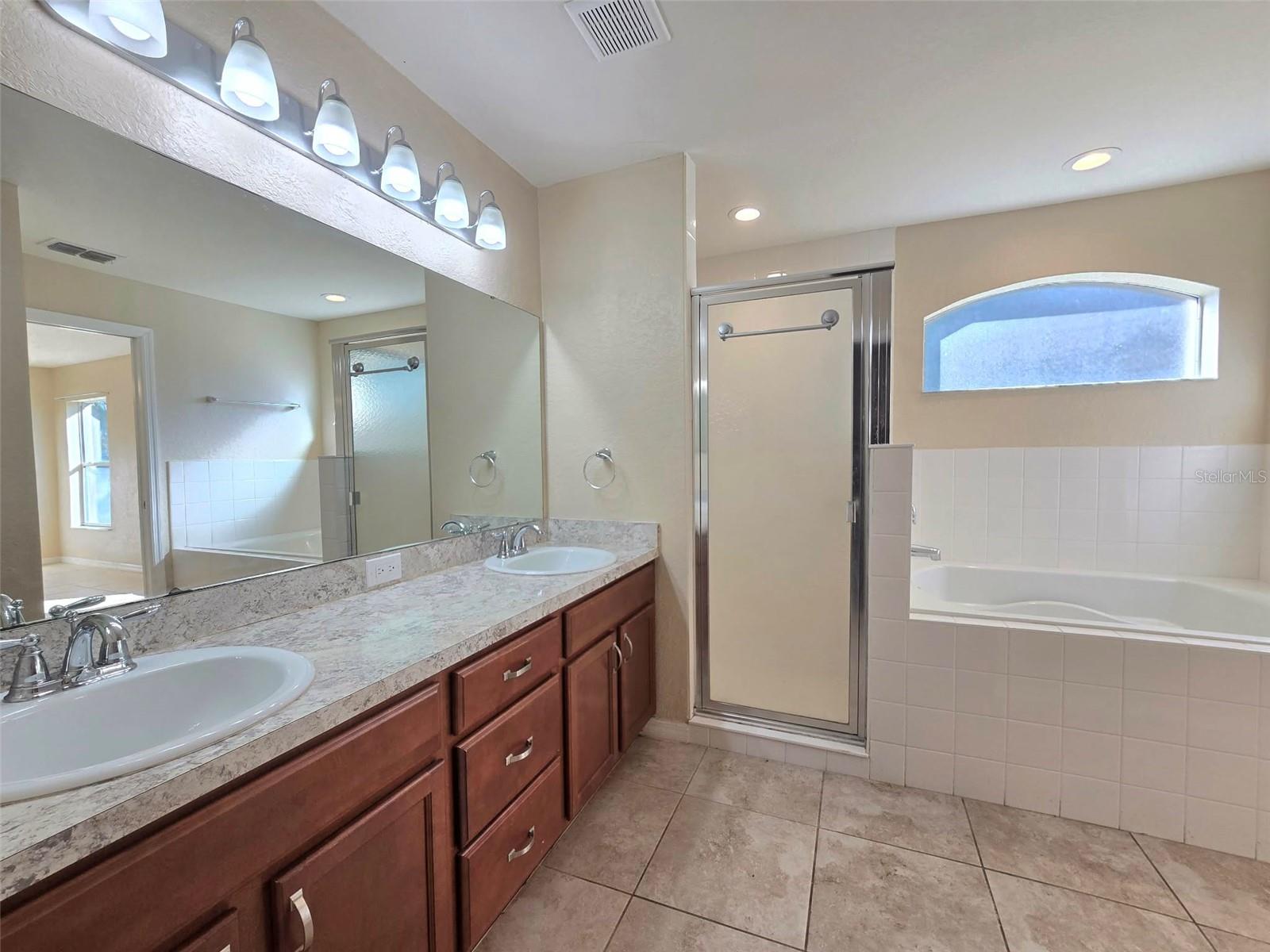 Image 12 of 23 For 1022 Rivershore Avenue