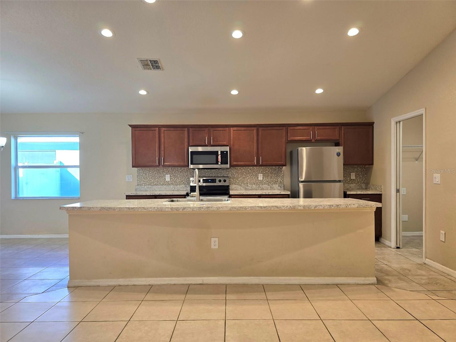 Image 4 of 23 For 1022 Rivershore Avenue