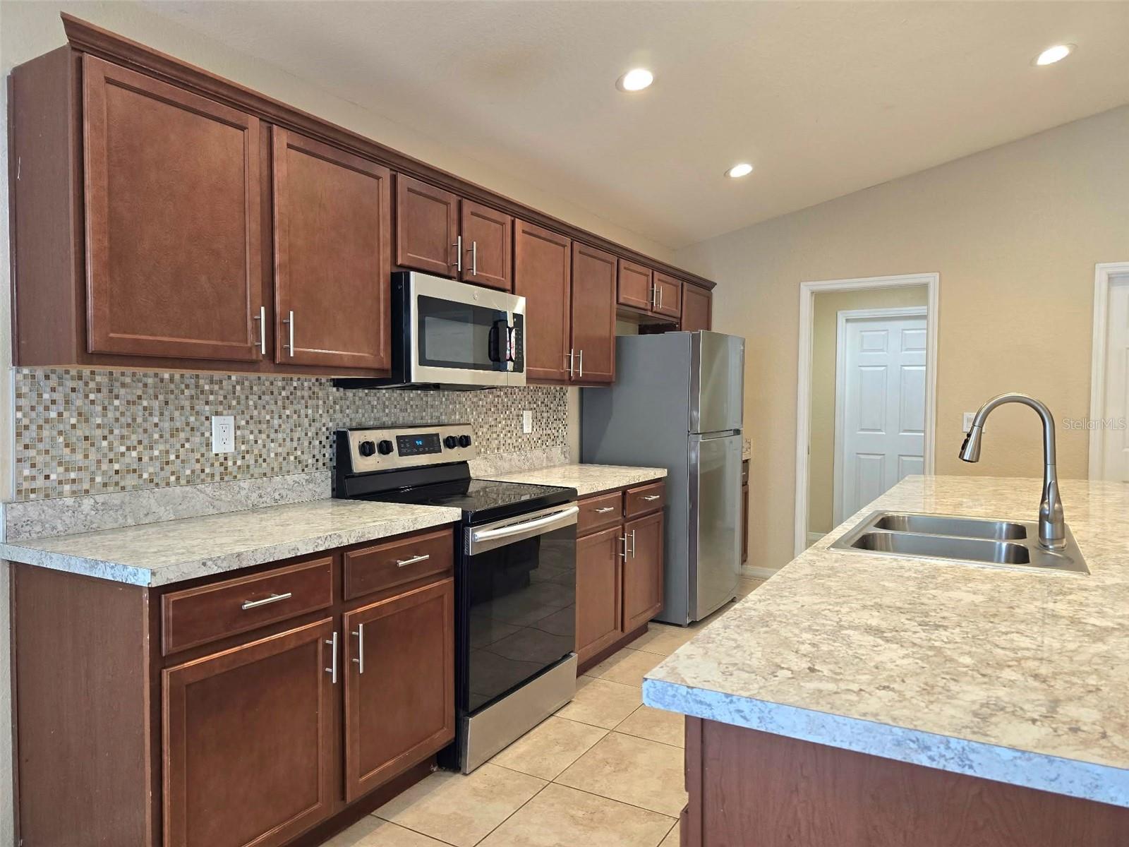 Image 5 of 23 For 1022 Rivershore Avenue