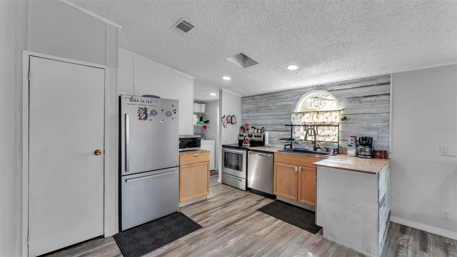 Image 28 of 37 For 31 Cactus Circle N