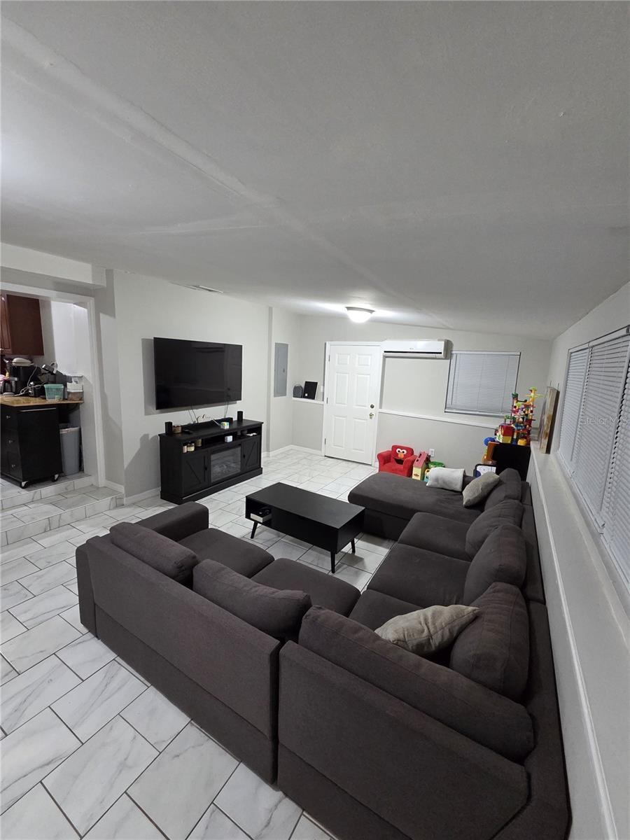 Image 13 of 50 For 1837 Lynncrest Road