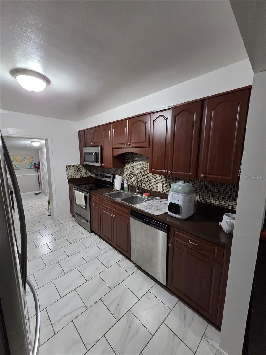 Image 21 of 50 For 1837 Lynncrest Road