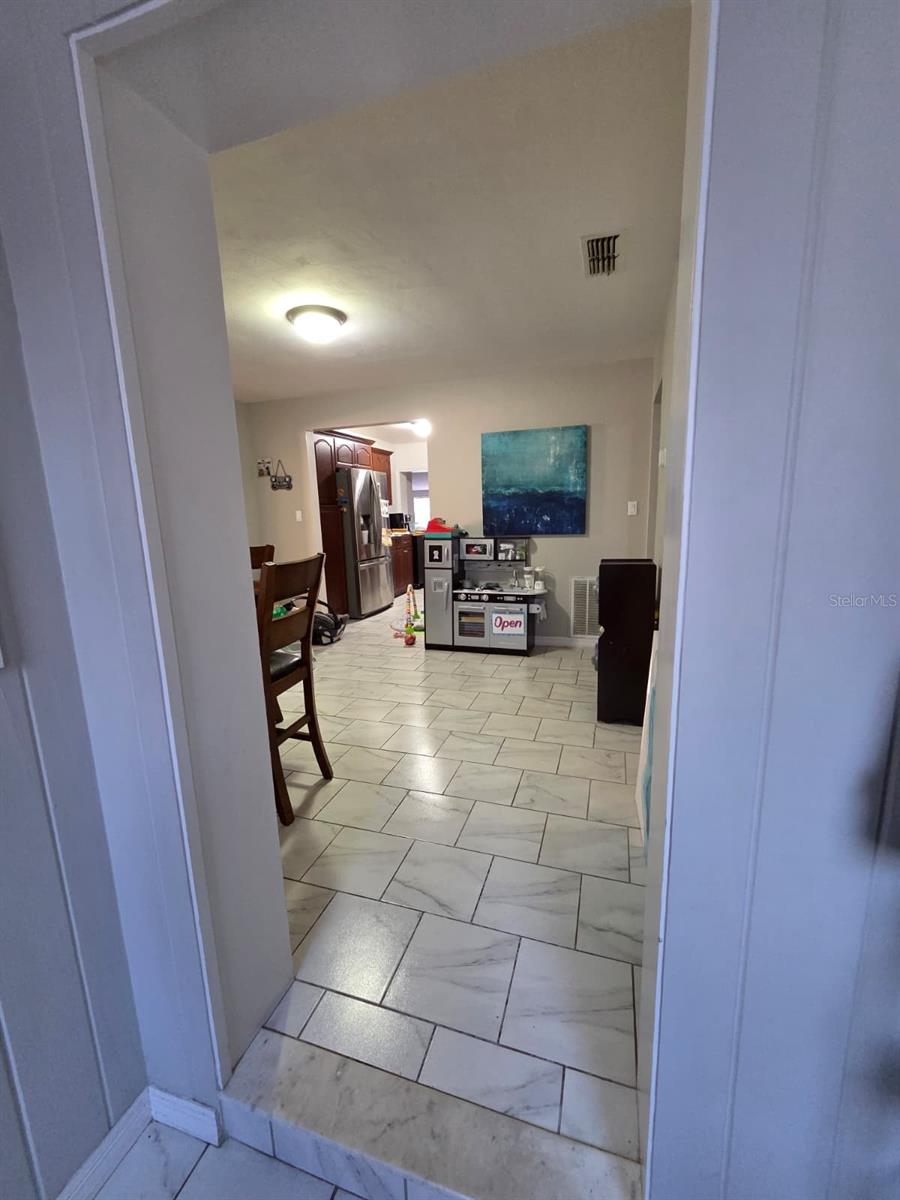 Image 4 of 50 For 1837 Lynncrest Road