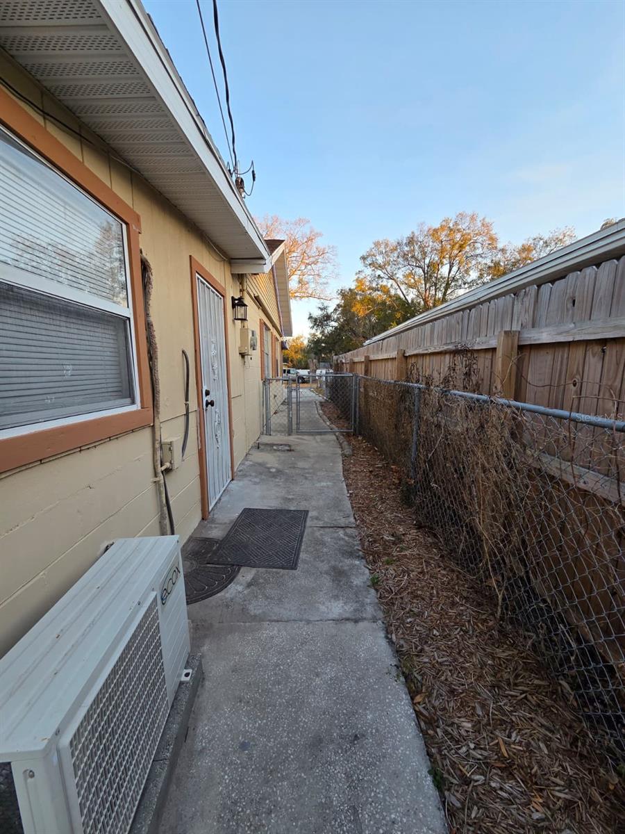 Image 41 of 50 For 1837 Lynncrest Road