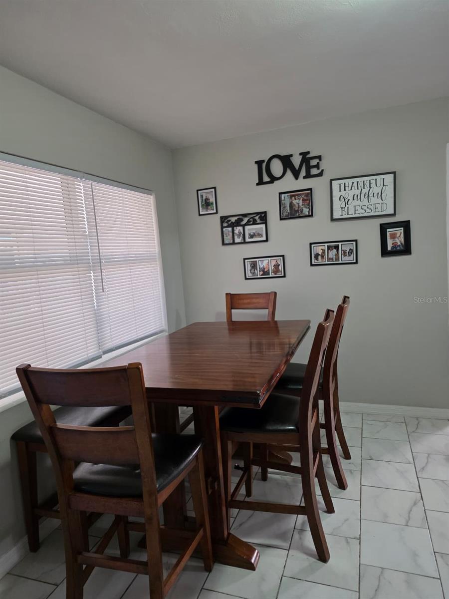 Image 6 of 50 For 1837 Lynncrest Road