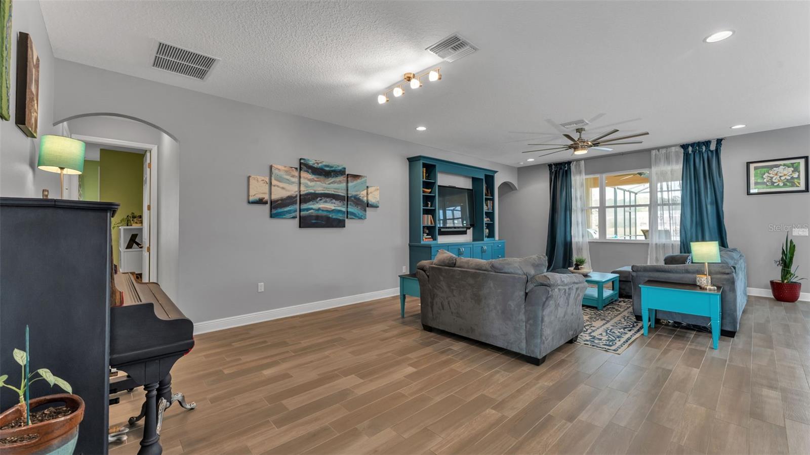 Image 25 of 68 For 1929 Via Lago Drive