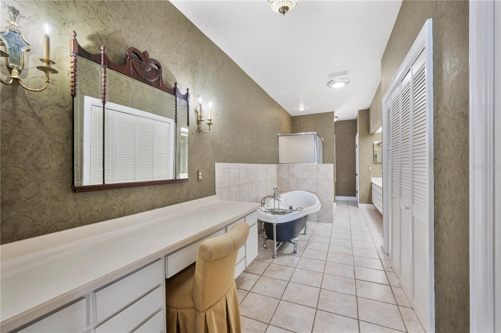 Image 31 of 54 For 155 Lake Morton Drive 1