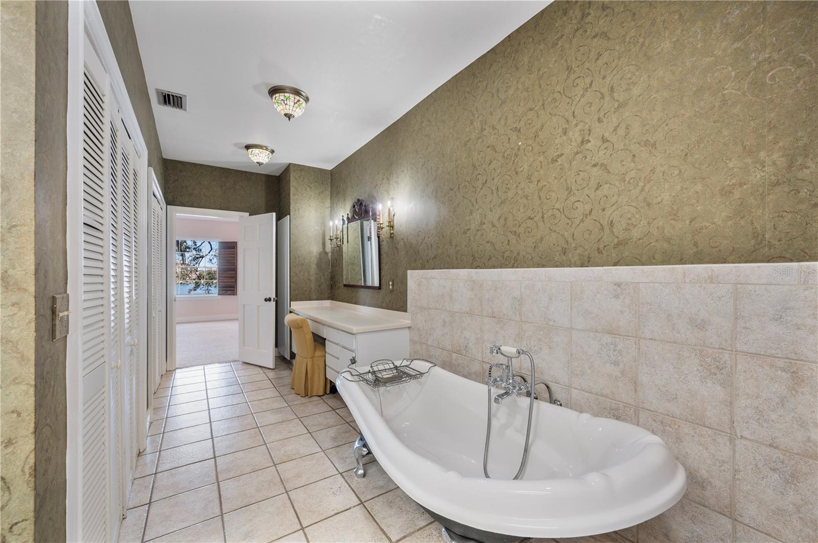 Image 32 of 54 For 155 Lake Morton Drive 1