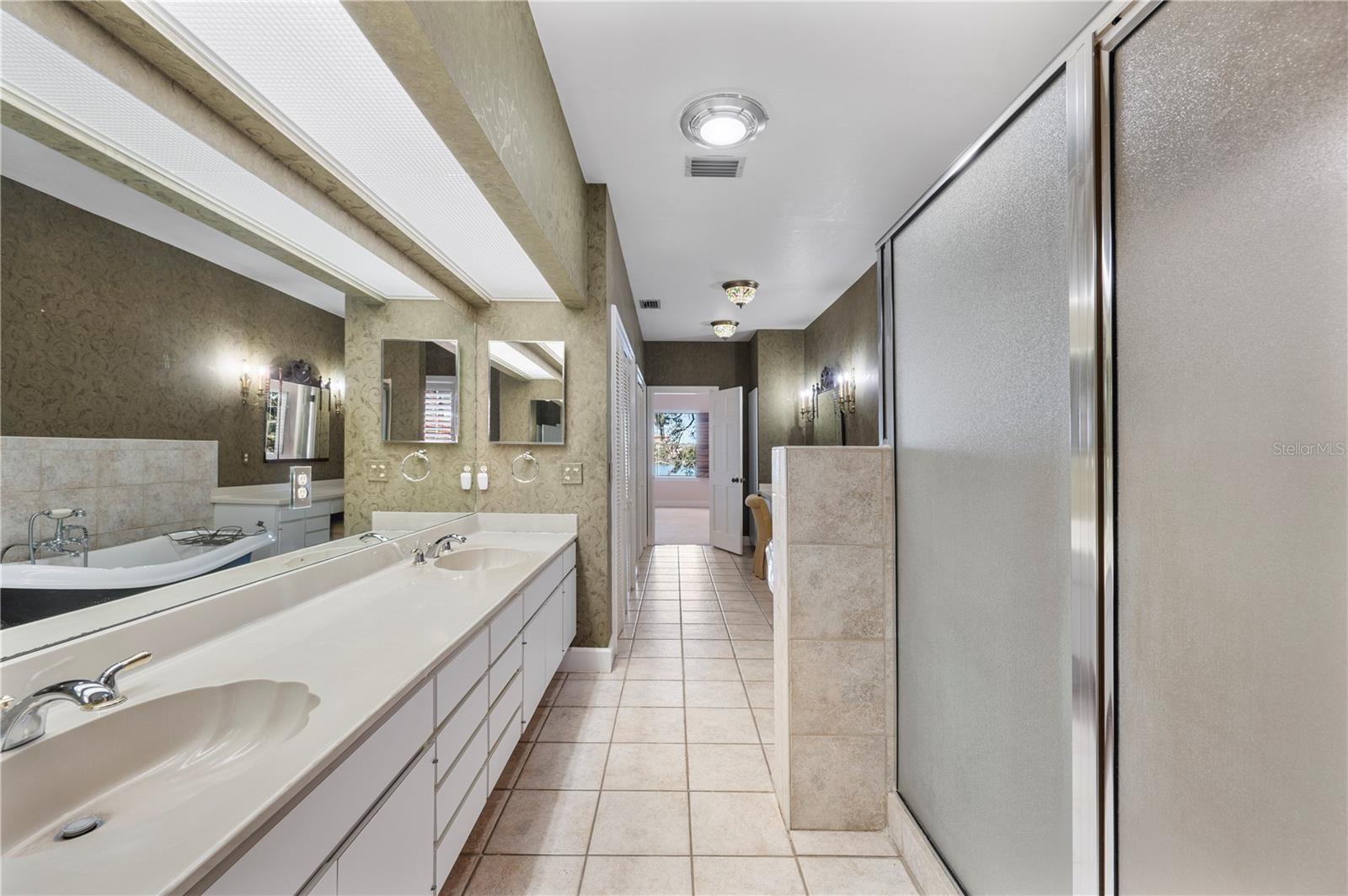 Image 33 of 54 For 155 Lake Morton Drive 1