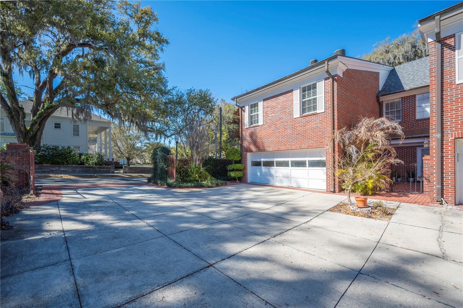 Image 4 of 54 For 155 Lake Morton Drive 1