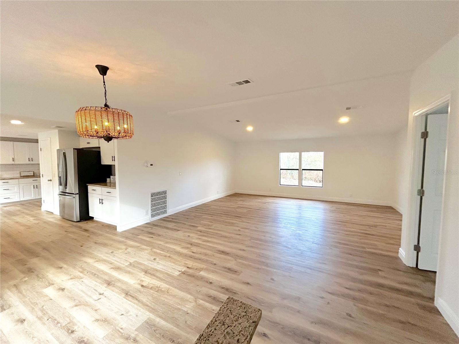 Image 10 of 74 For 370 Cameron Street