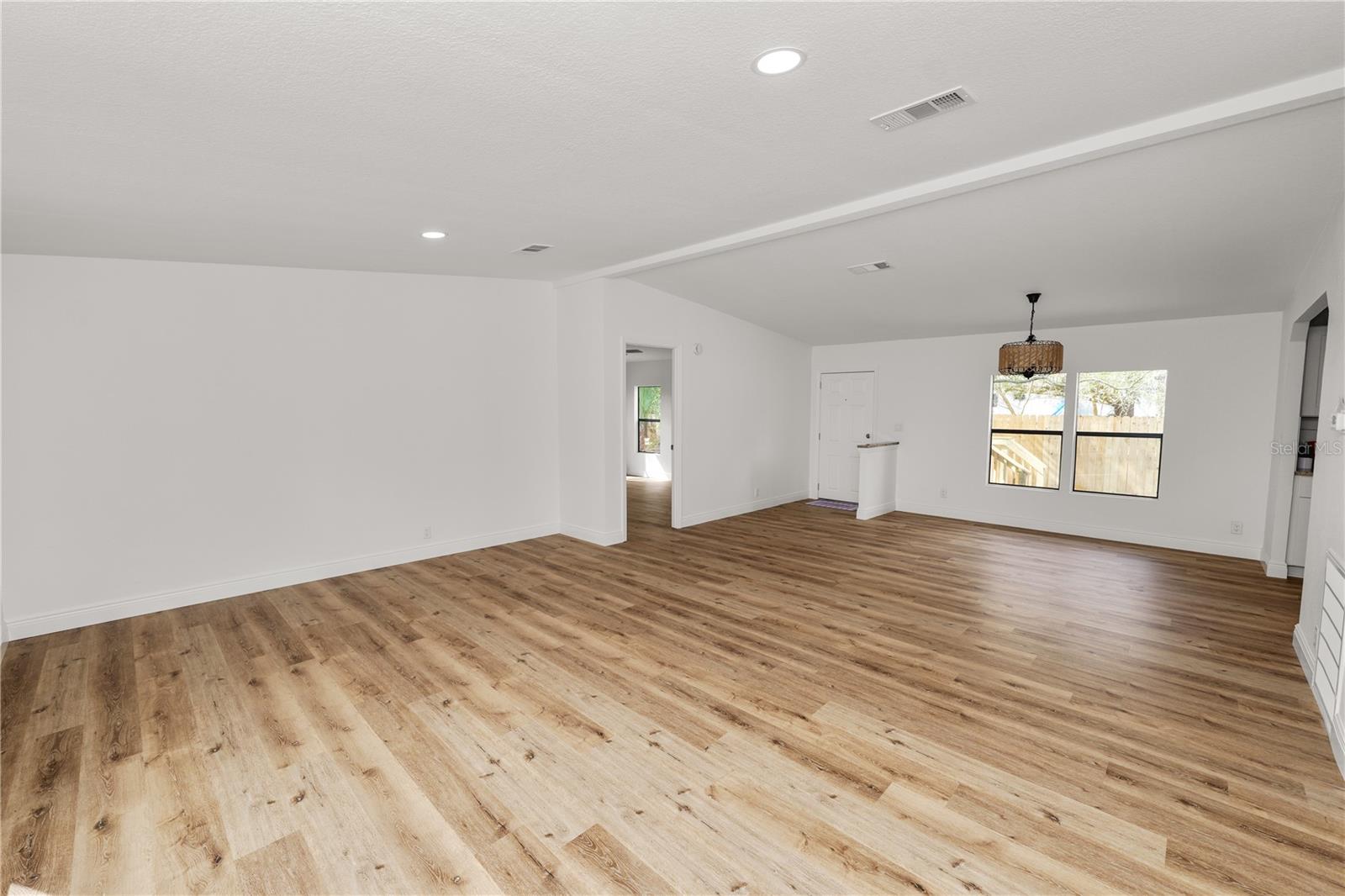 Image 12 of 74 For 370 Cameron Street