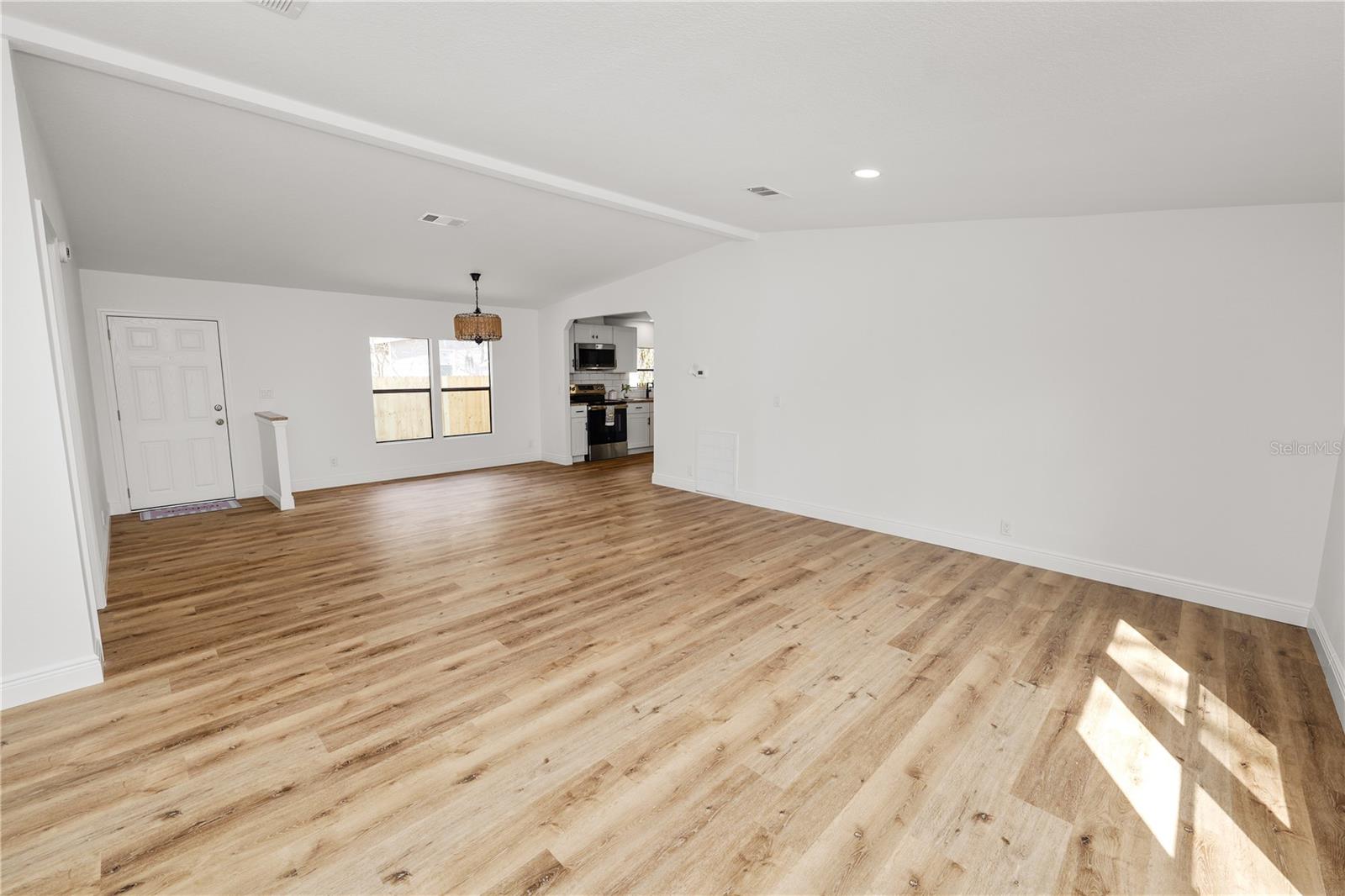 Image 14 of 74 For 370 Cameron Street