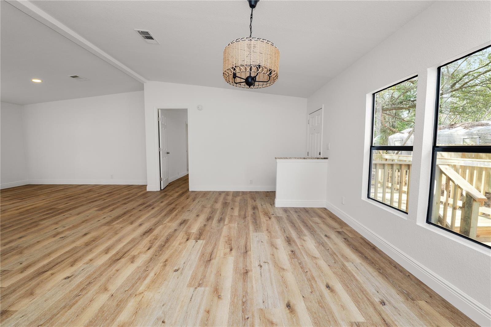 Image 16 of 74 For 370 Cameron Street