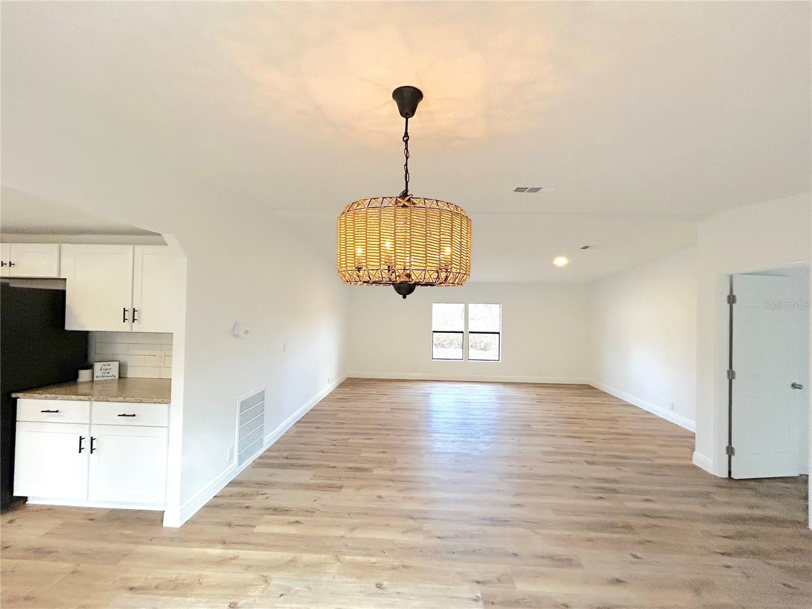 Image 17 of 74 For 370 Cameron Street