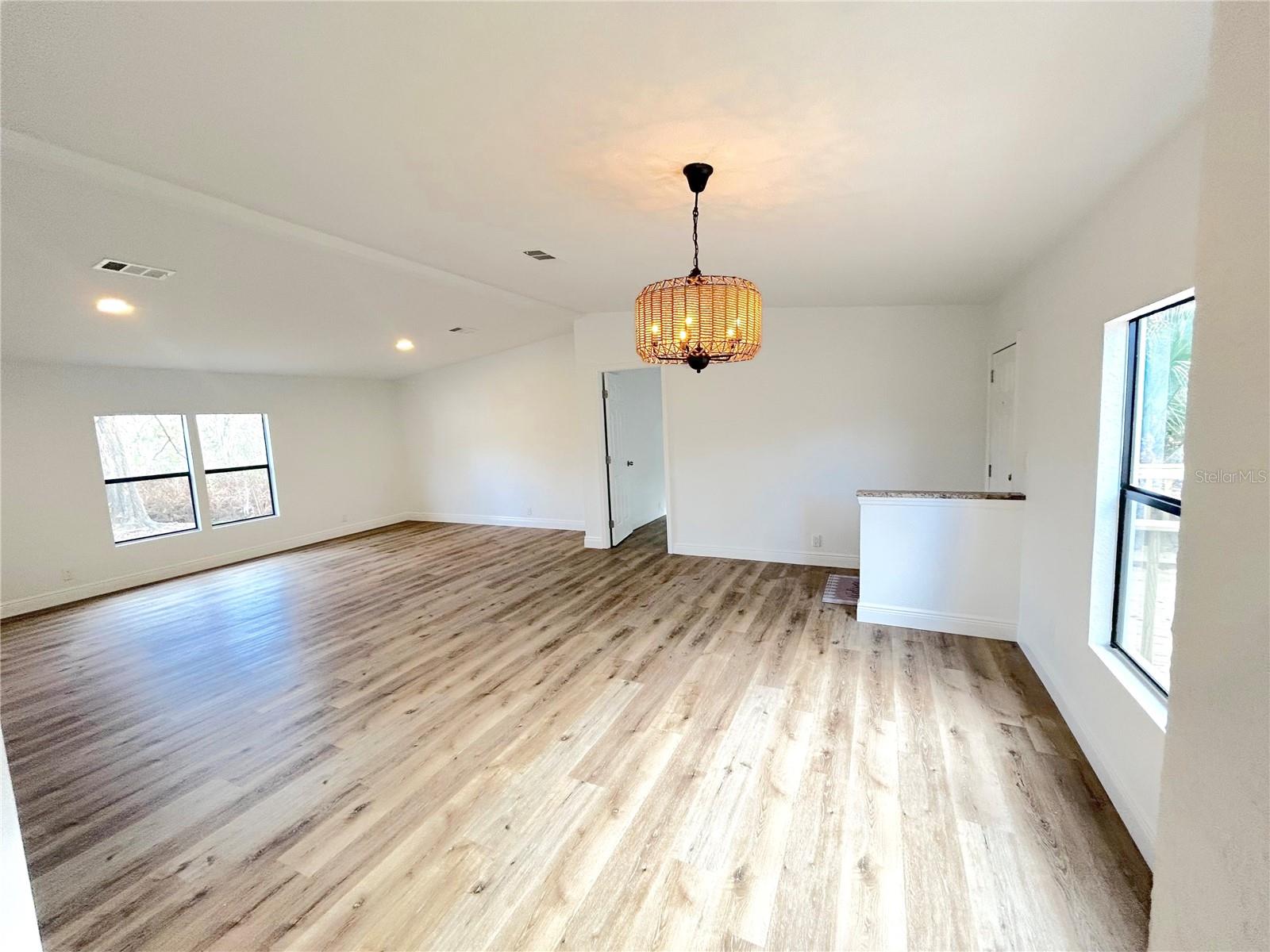 Image 18 of 74 For 370 Cameron Street