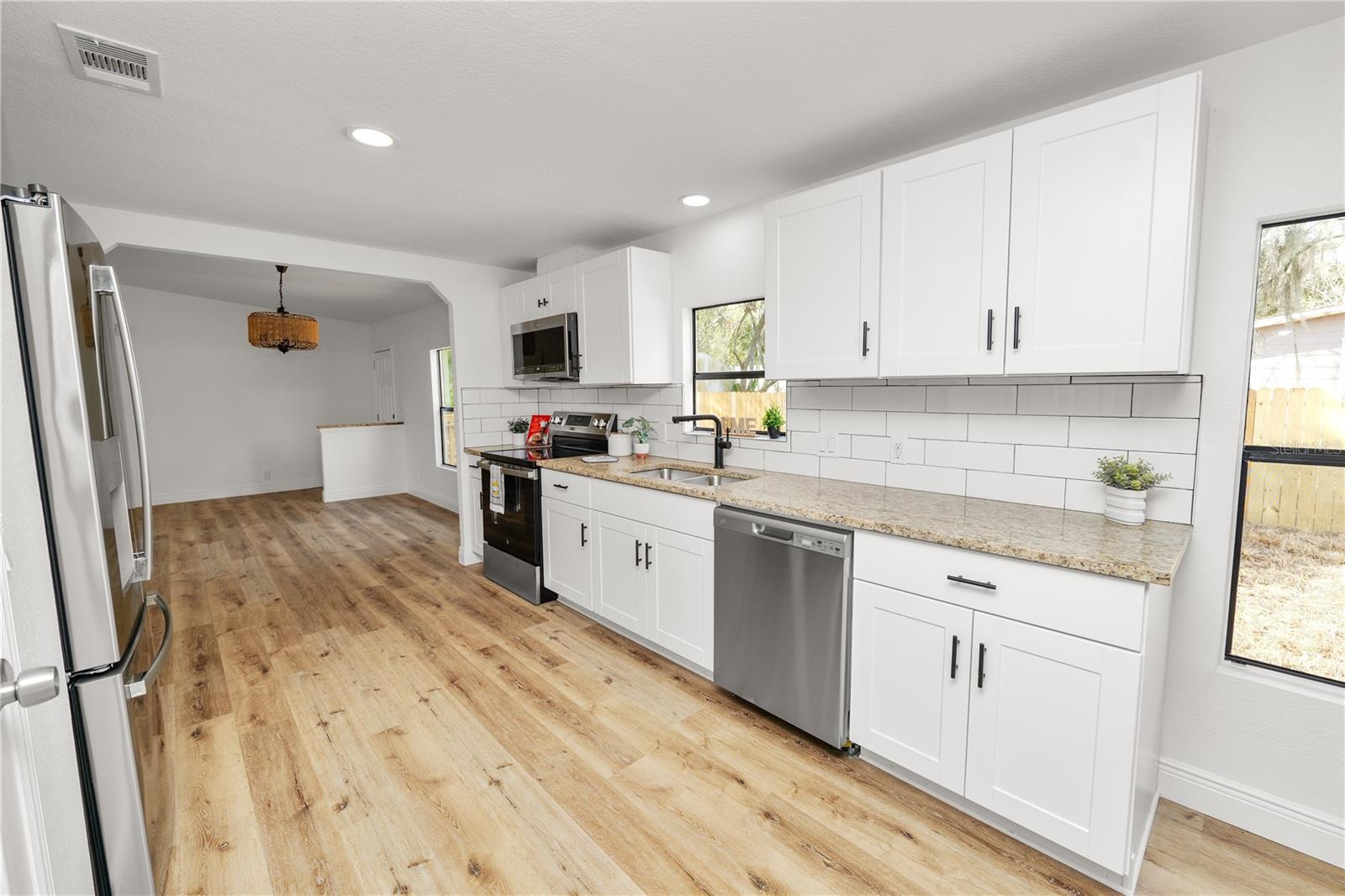 Image 23 of 74 For 370 Cameron Street