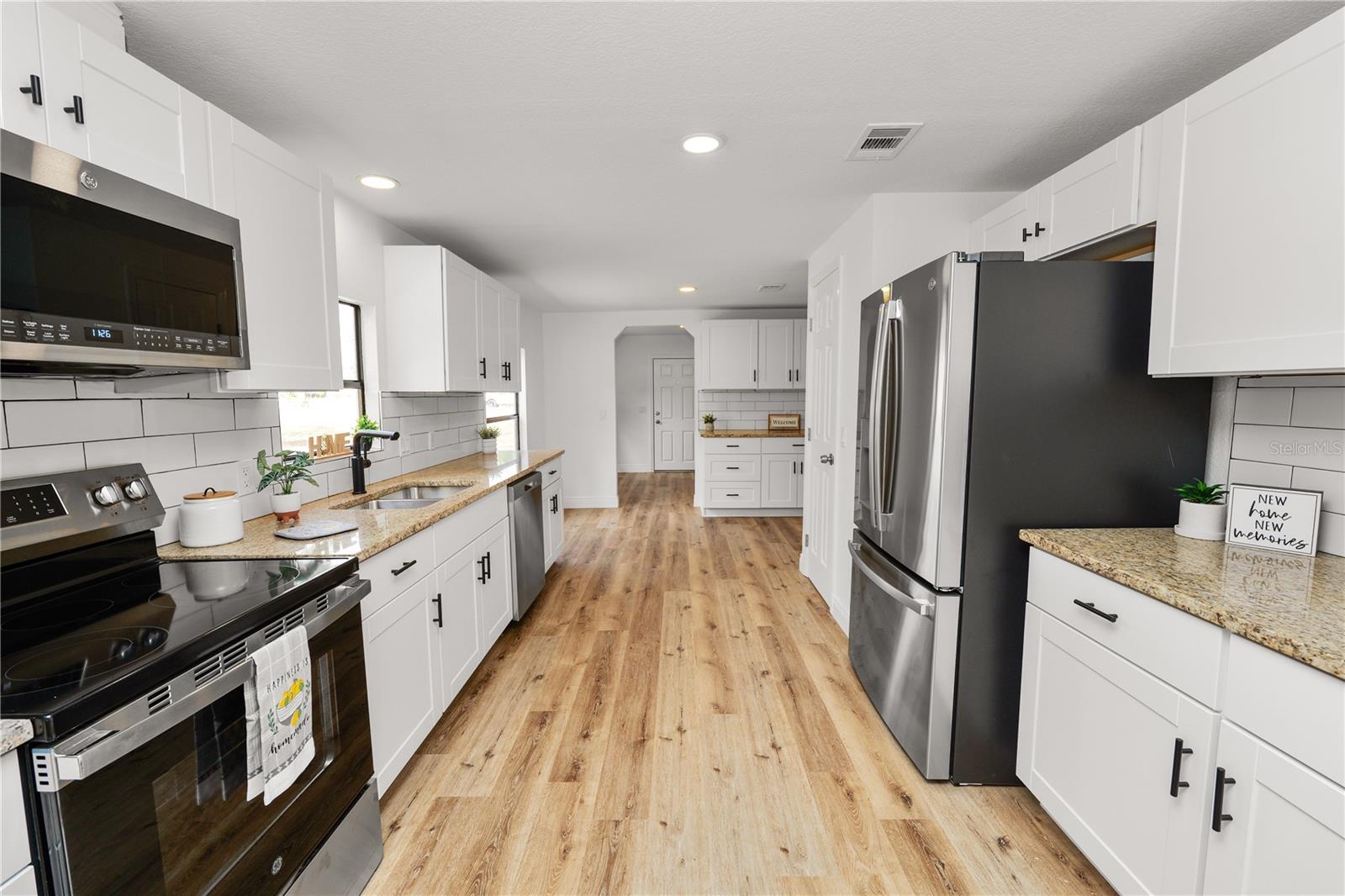 Image 24 of 74 For 370 Cameron Street