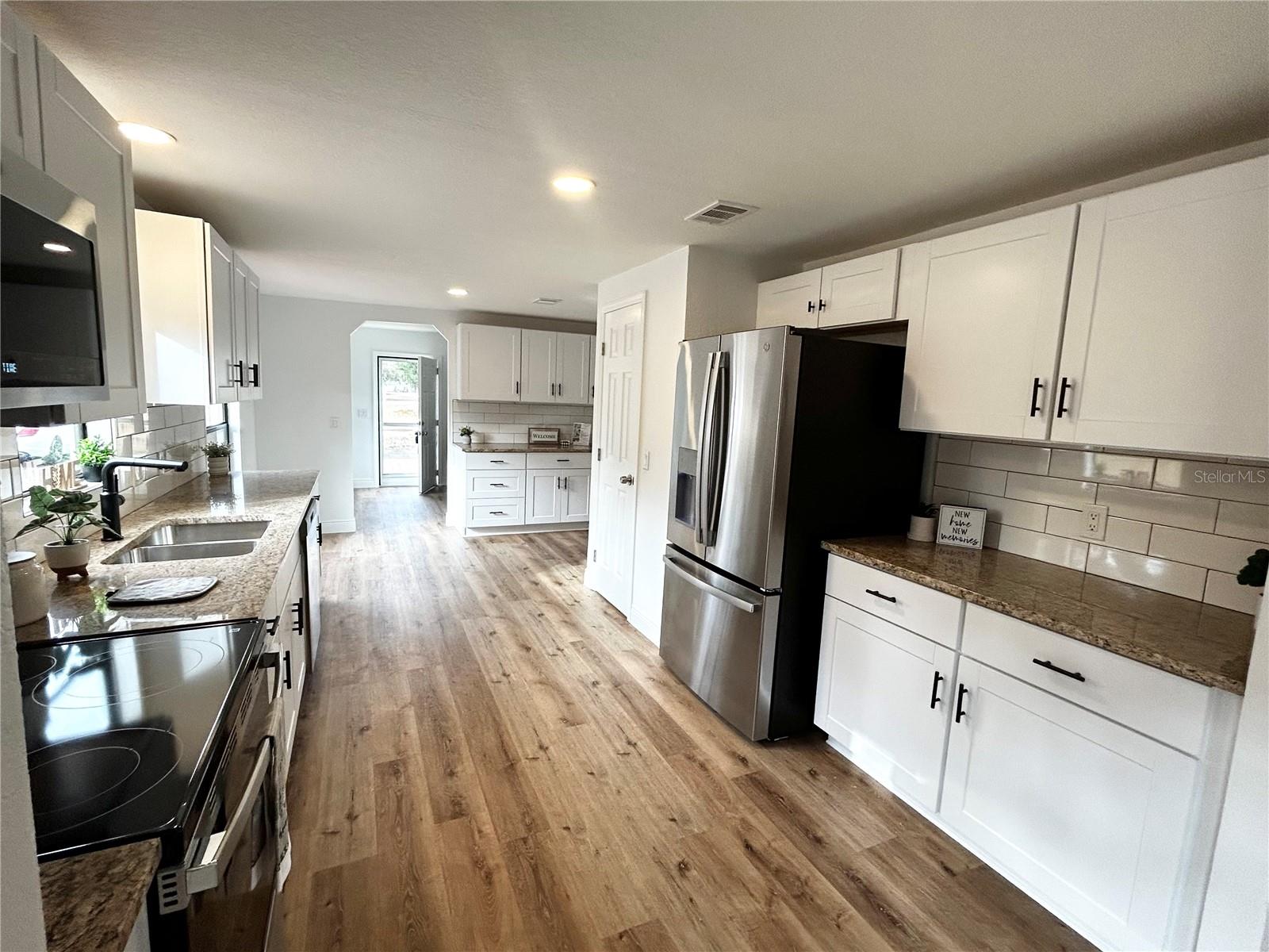 Image 25 of 74 For 370 Cameron Street