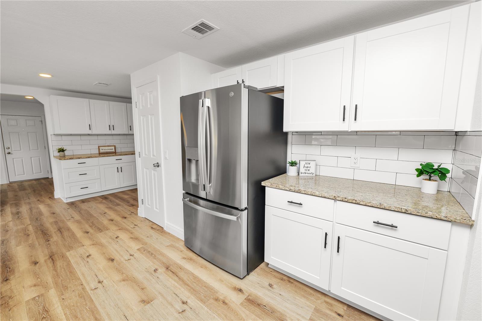 Image 27 of 74 For 370 Cameron Street