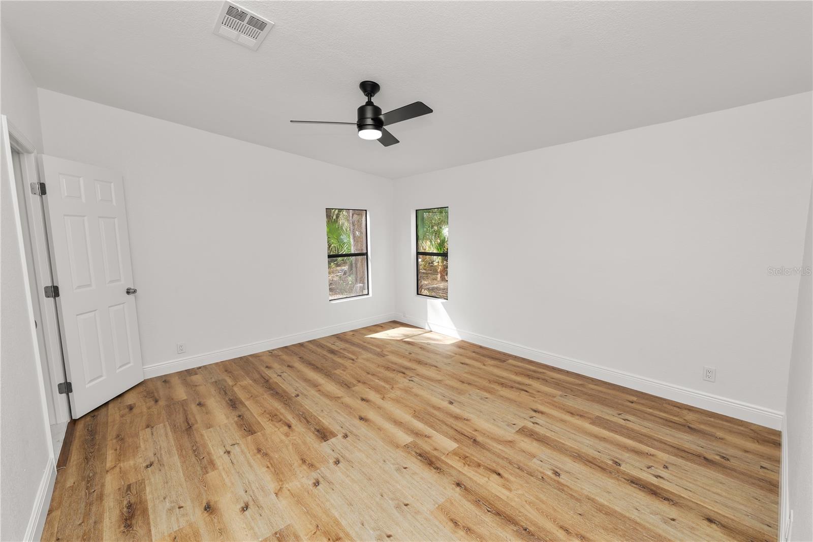 Image 33 of 74 For 370 Cameron Street