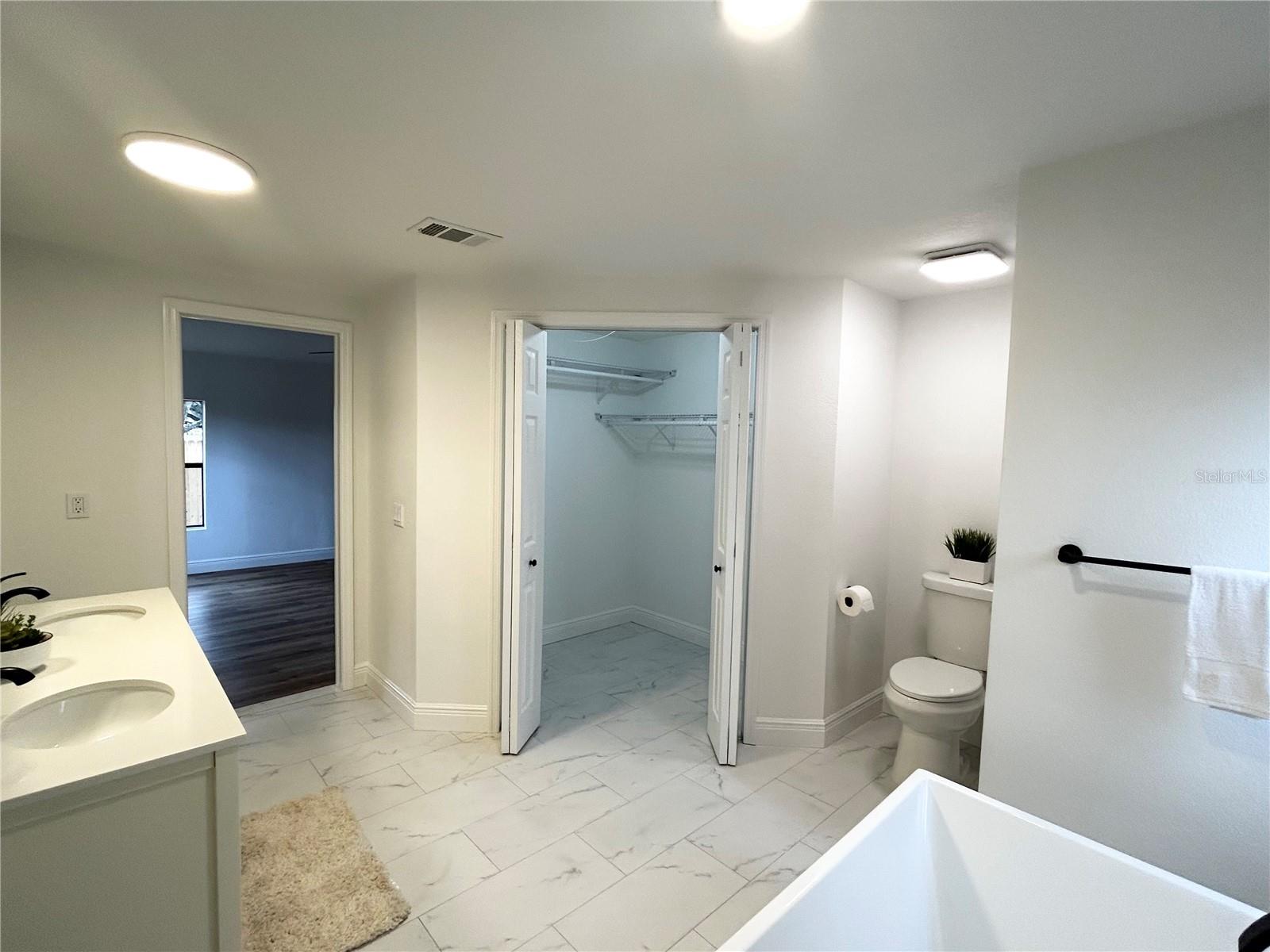 Image 40 of 74 For 370 Cameron Street