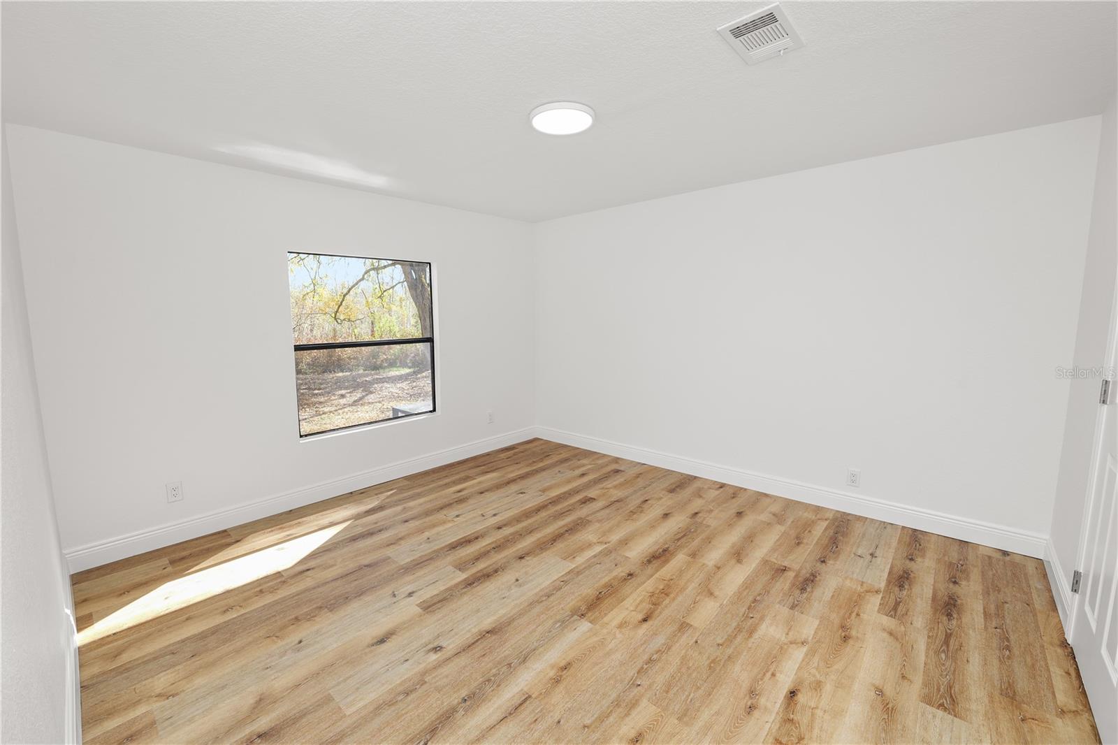 Image 47 of 74 For 370 Cameron Street